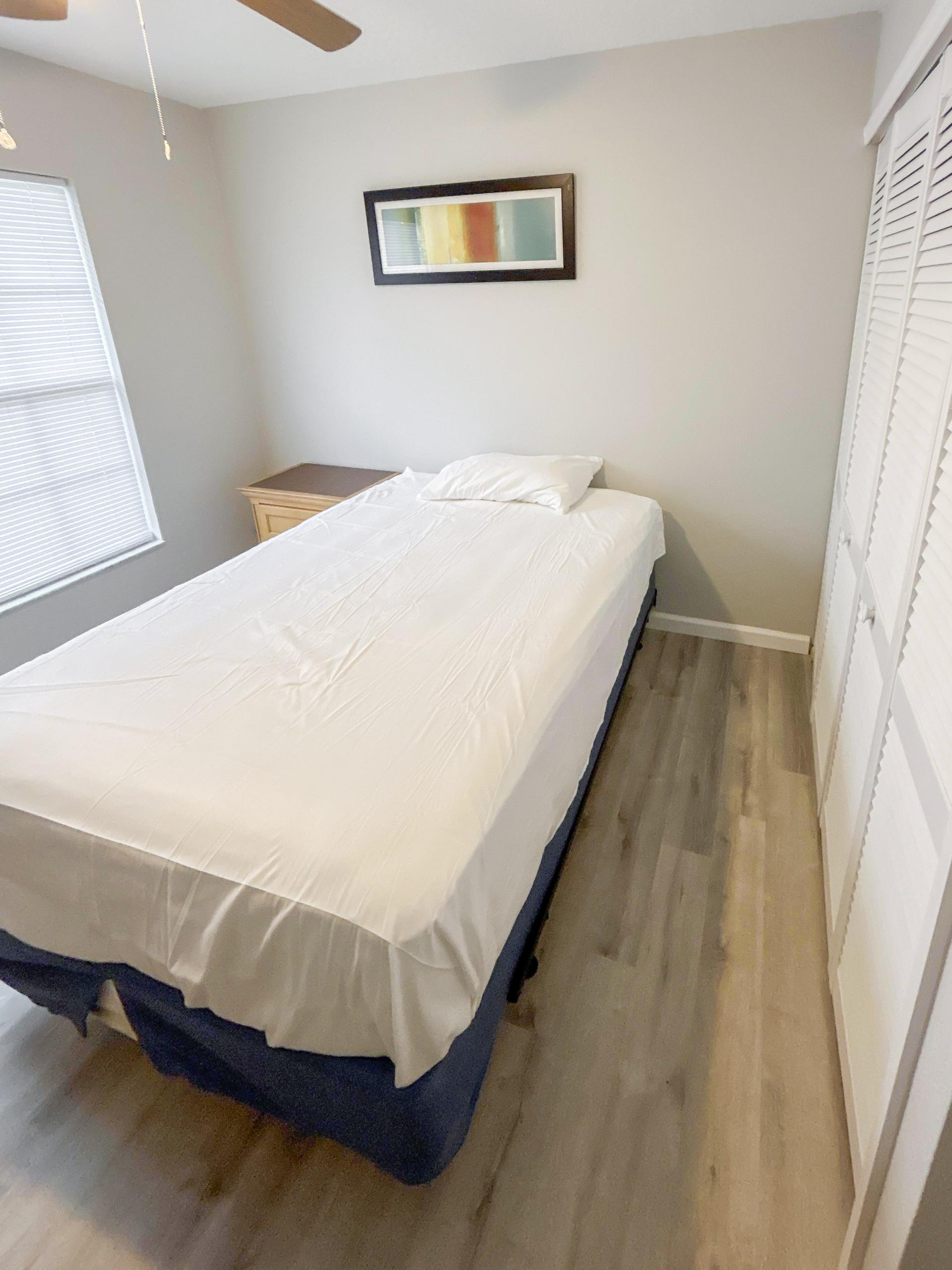 bedroom, detected:ceiling fan, bed, window blind