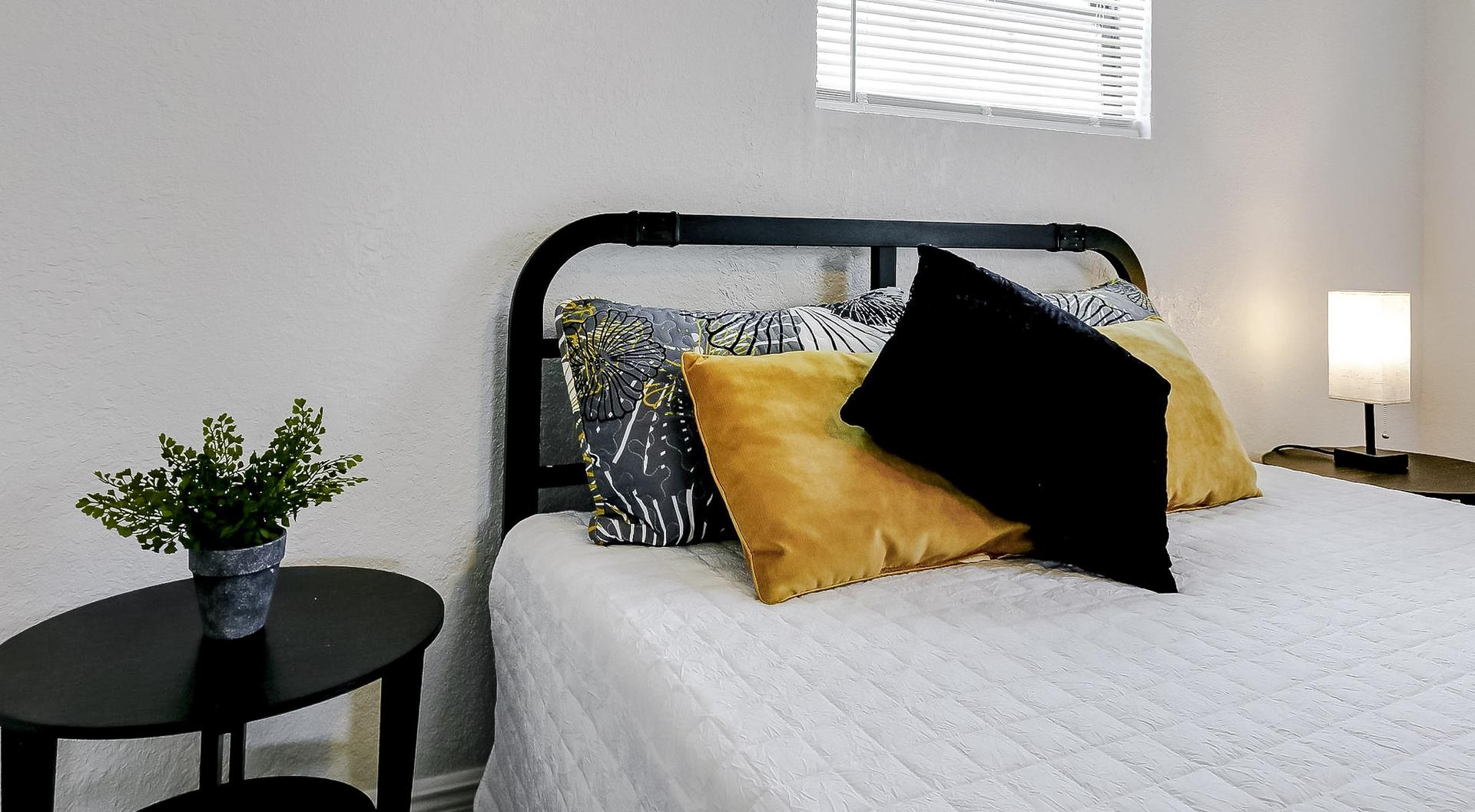 bedroom, detected:window blind, bed