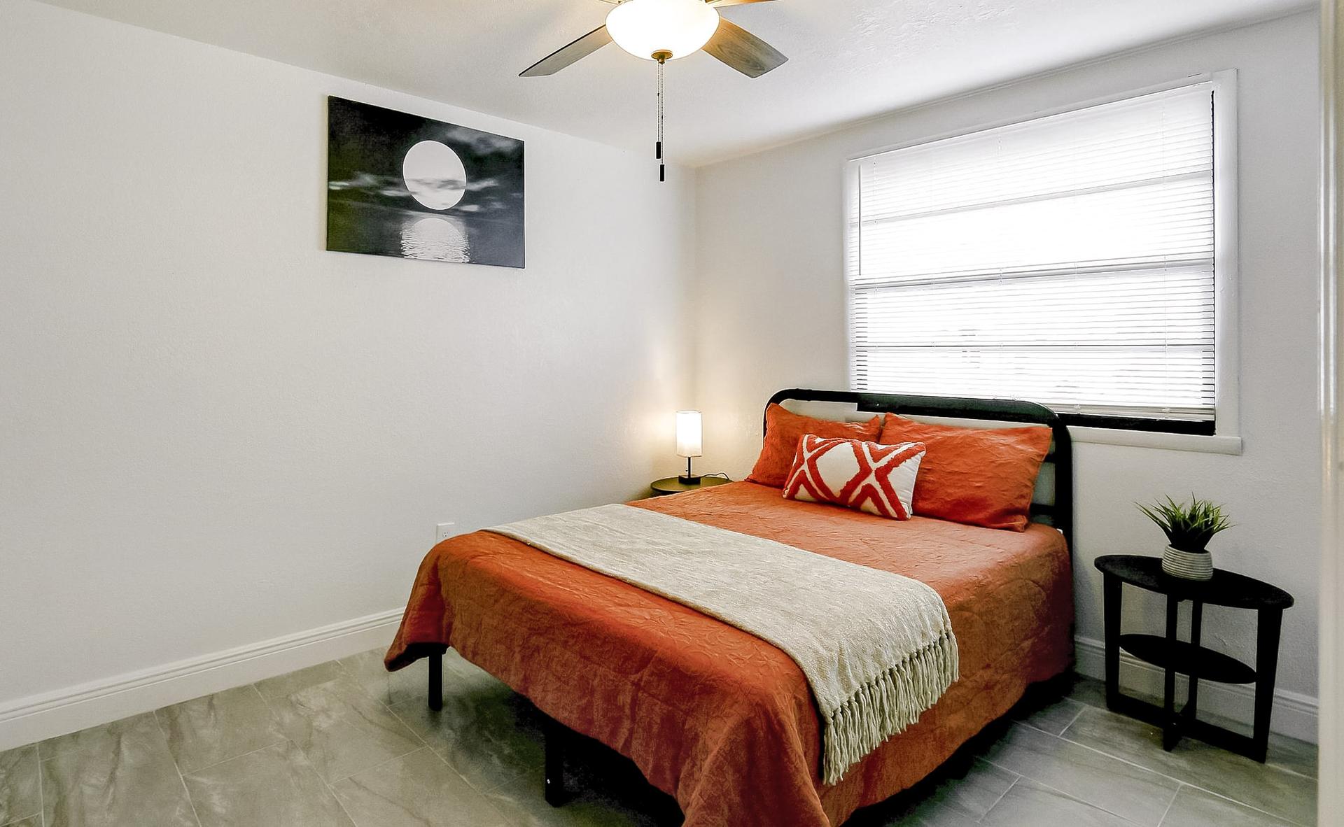 bedroom, detected:ceiling fan, window blind, bed
