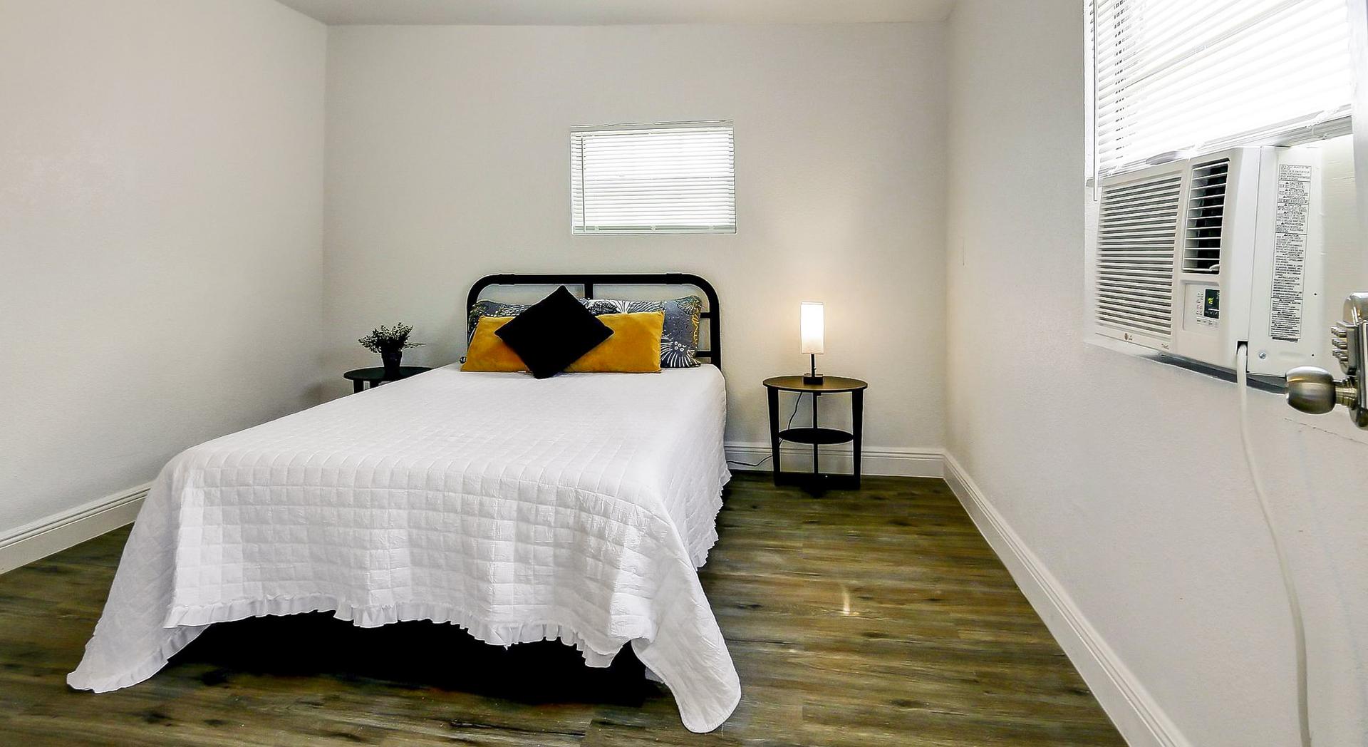 bedroom, detected:bed, window blind