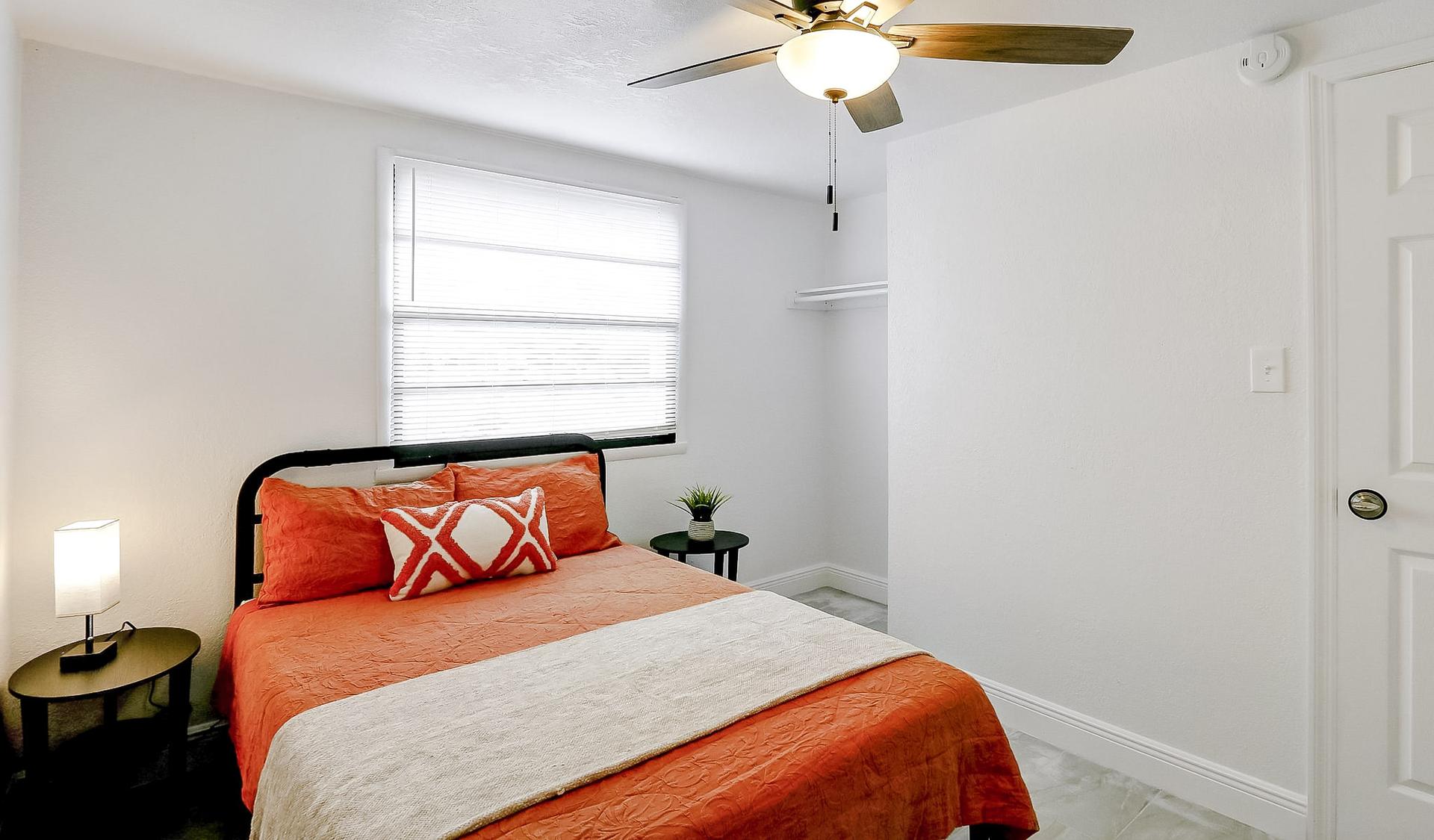 bedroom, detected:ceiling fan, bed, window blind