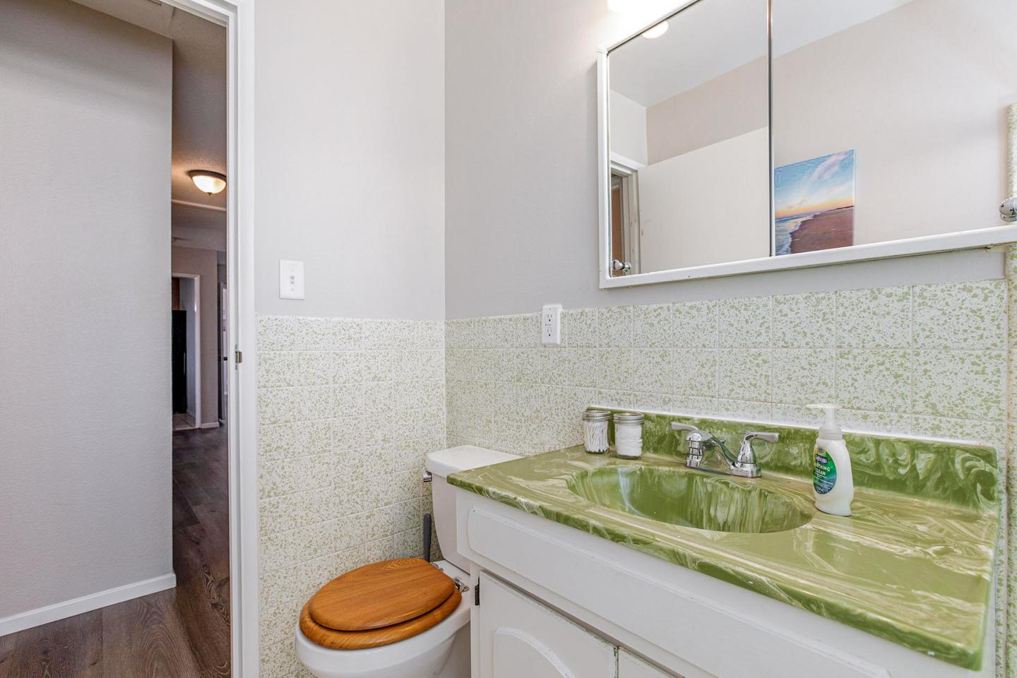 Bathroom(s)