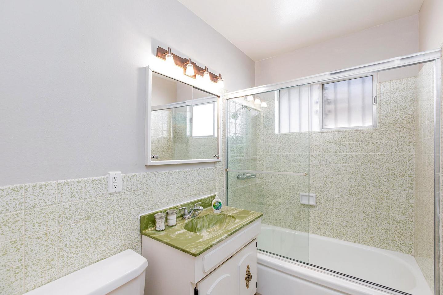Bathroom(s)
