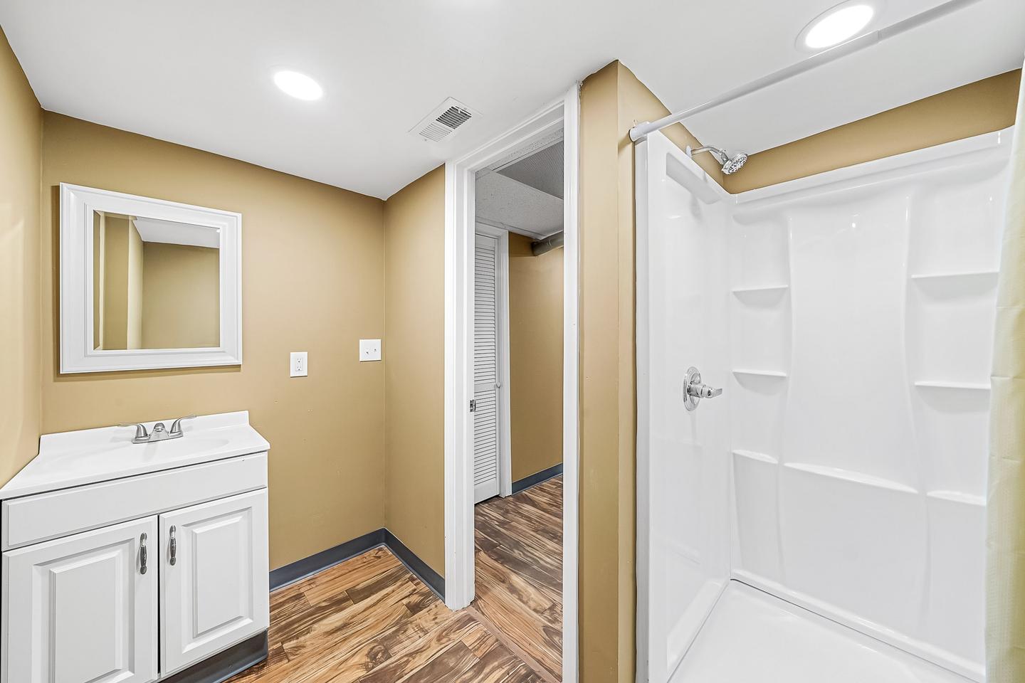 Bathroom(s)