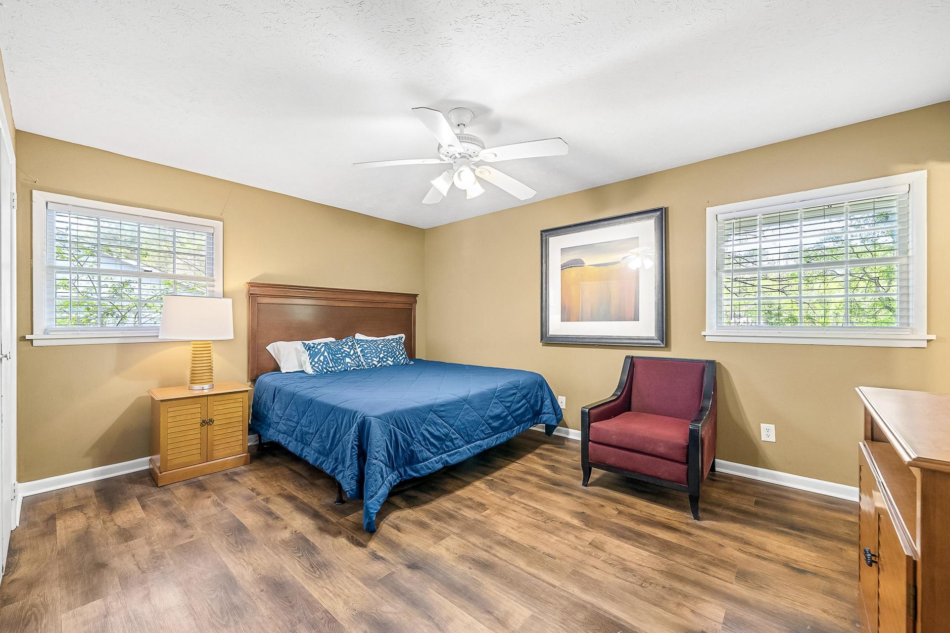 bedroom, detected:ceiling fan, window blind, bed