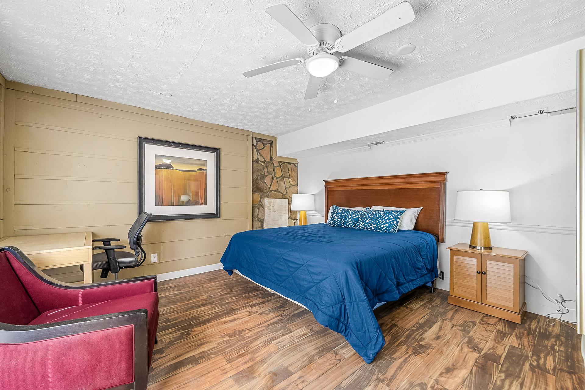 bedroom, detected:ceiling fan, bed