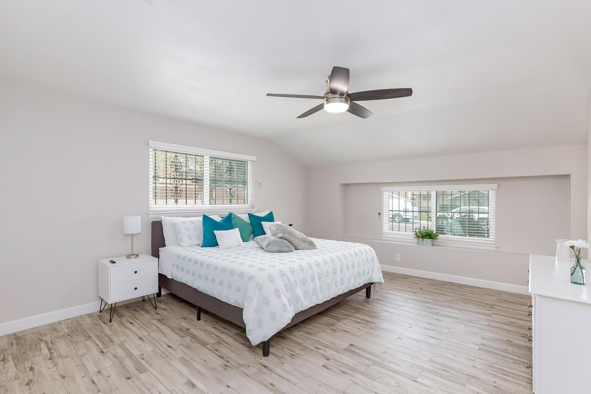 bedroom, detected:ceiling fan, bed, window blind