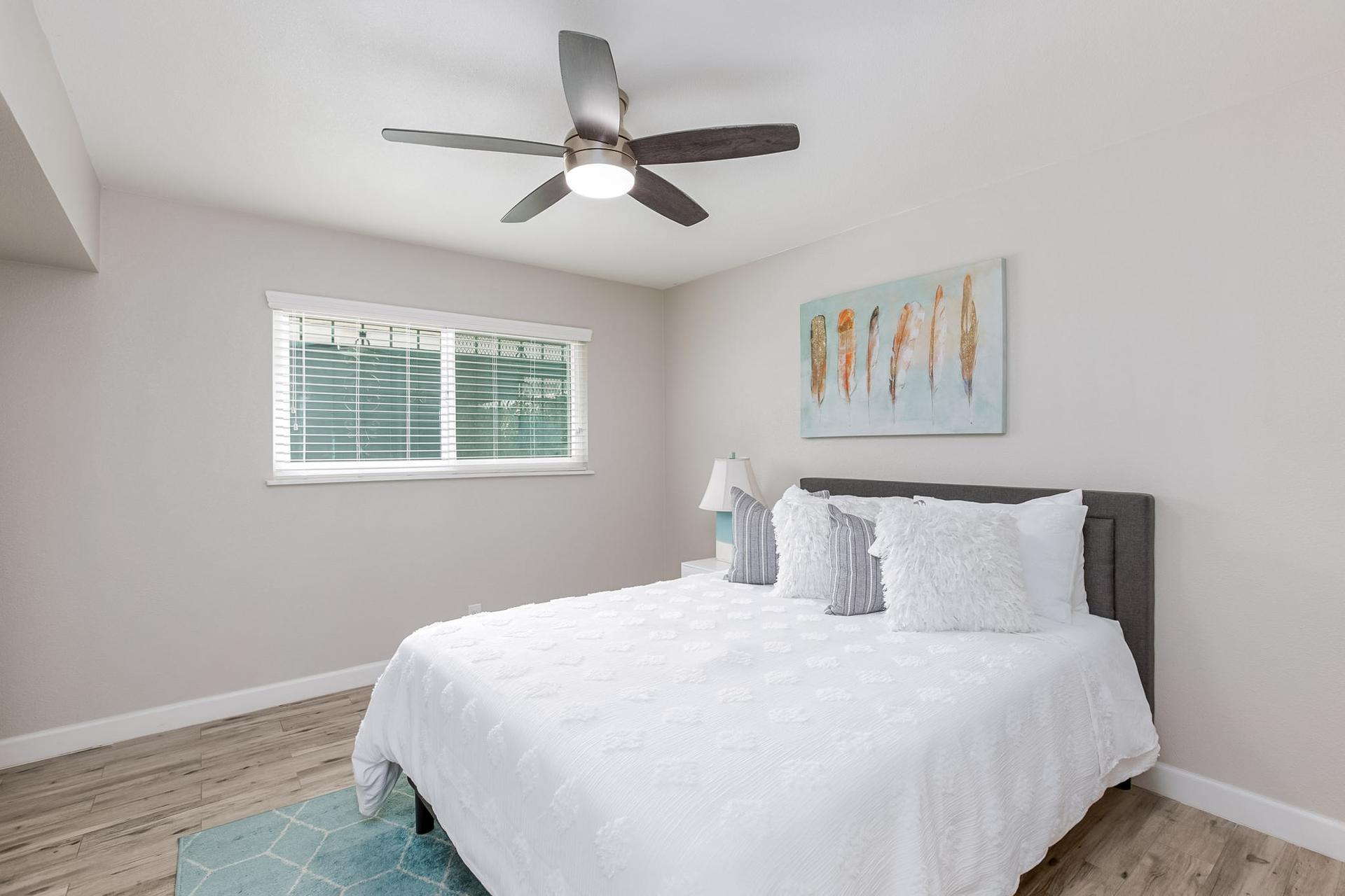 bedroom, detected:ceiling fan, window blind, bed