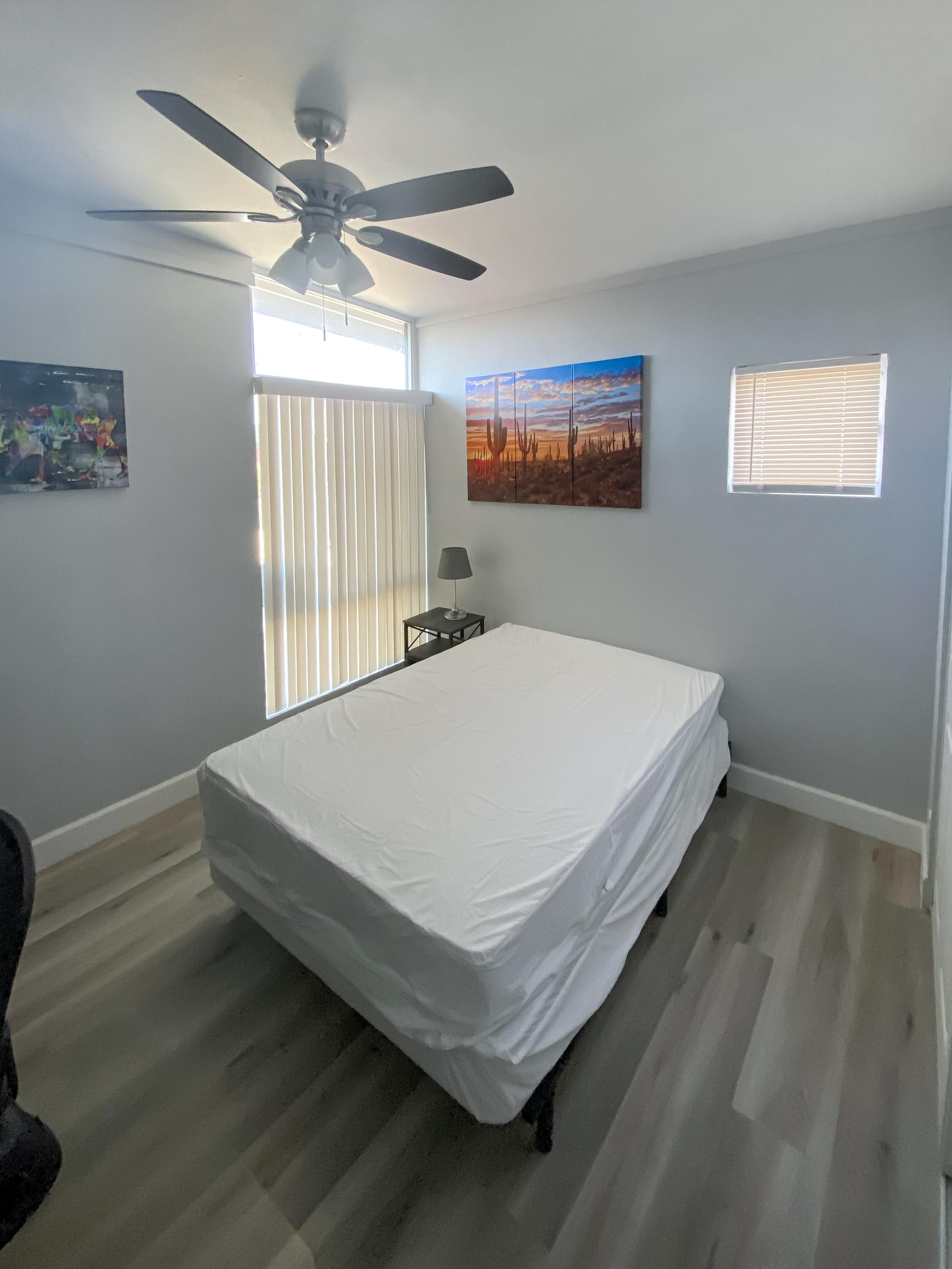 bedroom, detected:ceiling fan, window blind, bed