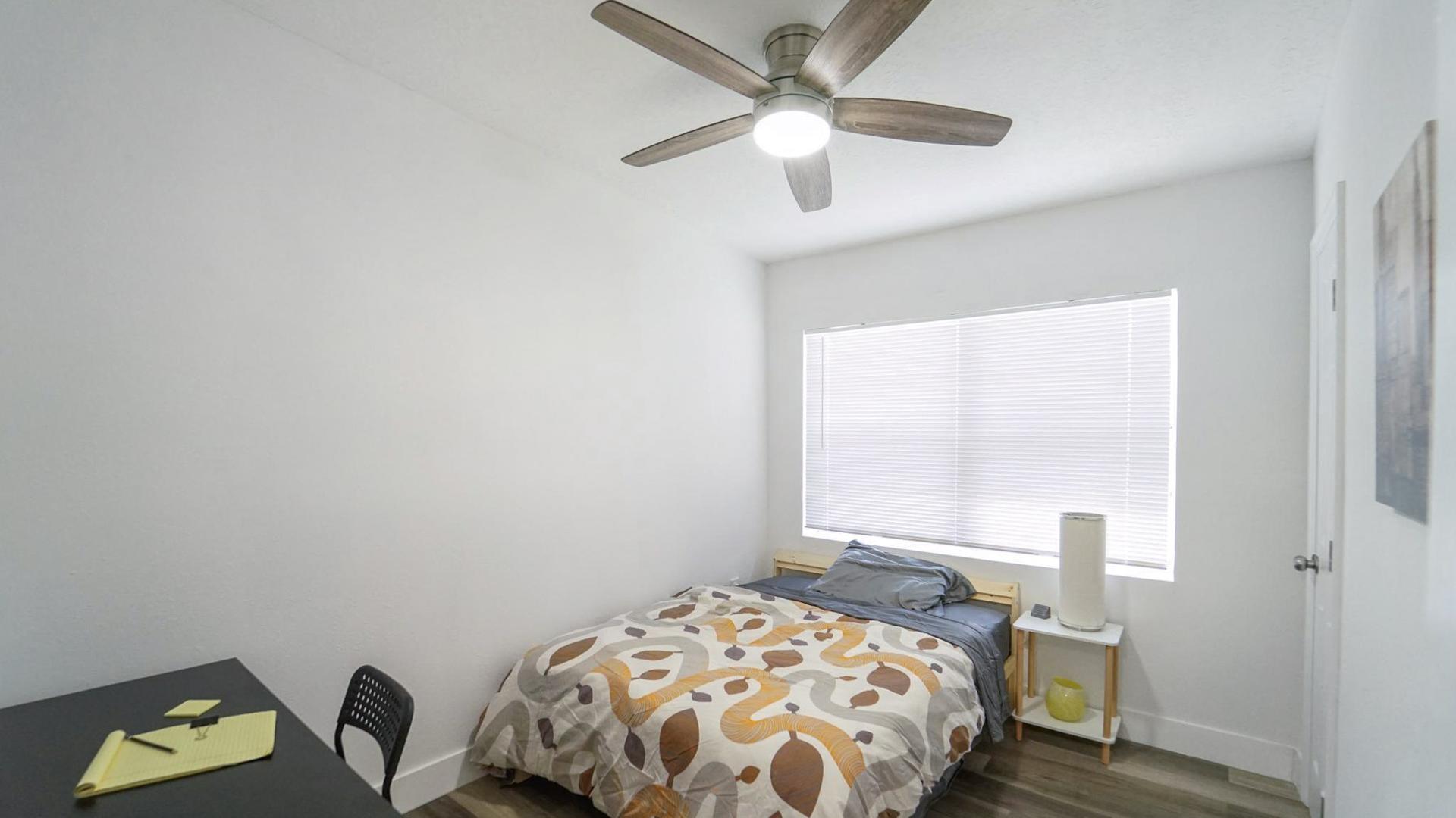 bedroom, detected:ceiling fan, window blind, bed