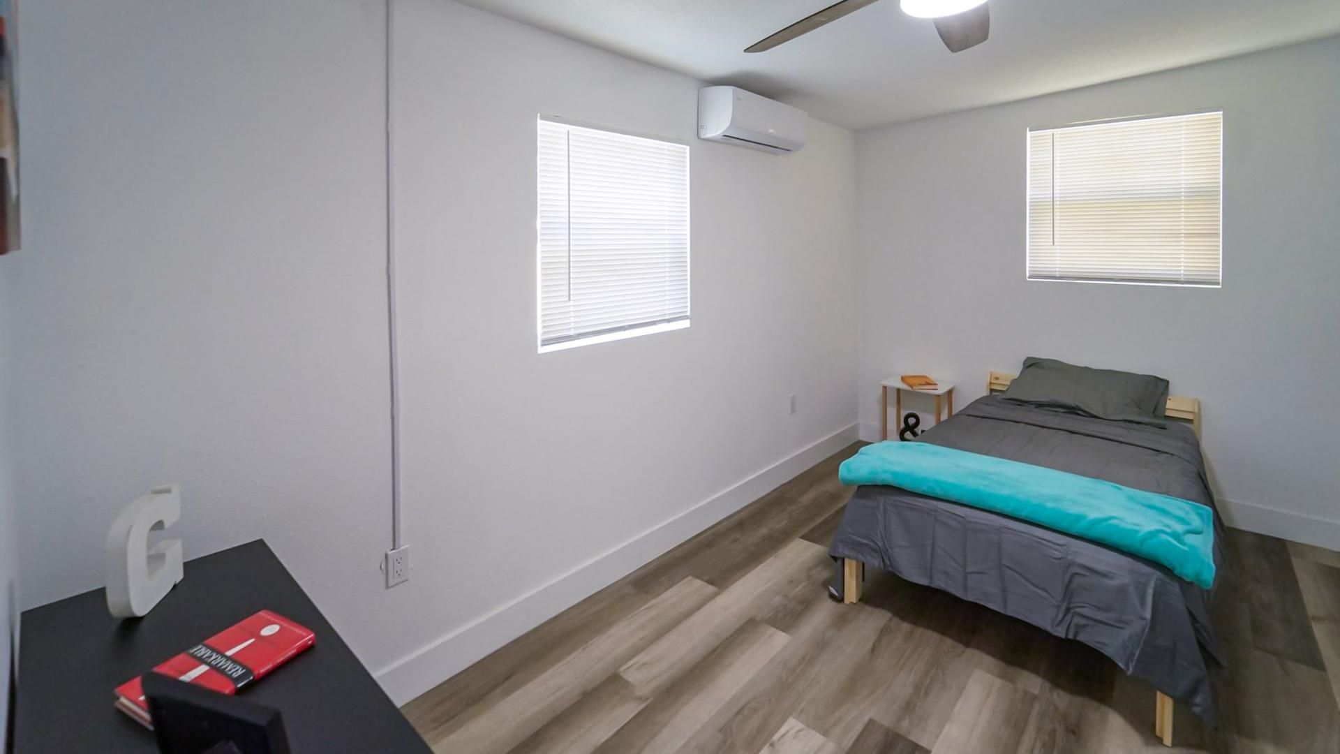 bedroom, detected:ceiling fan, bed