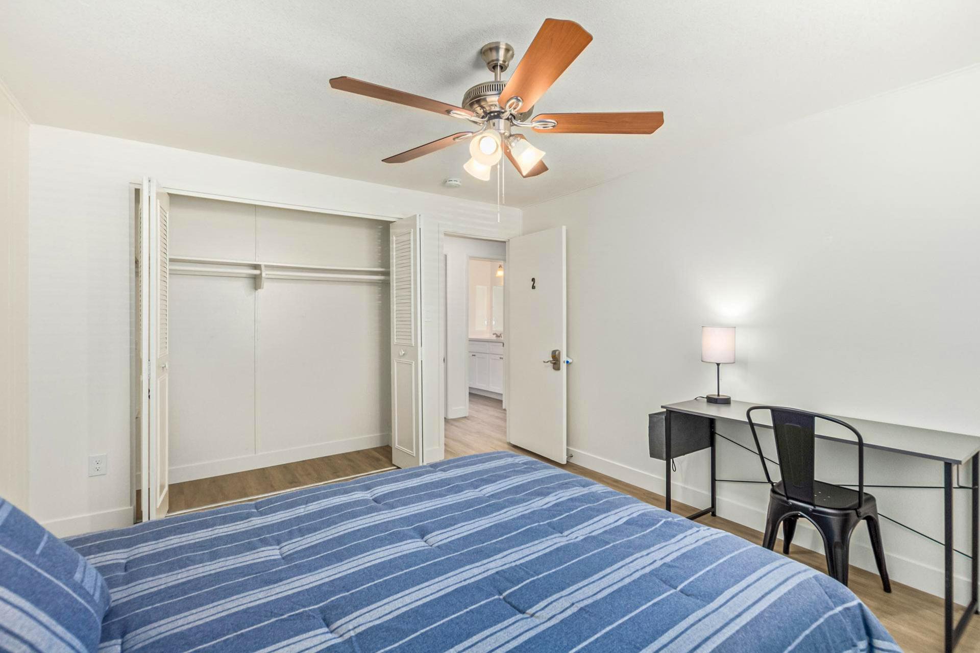 Full size bed, desk and chair, and mini fridge and full reach in closet. Comes with monthly cleaning of the shared areas.