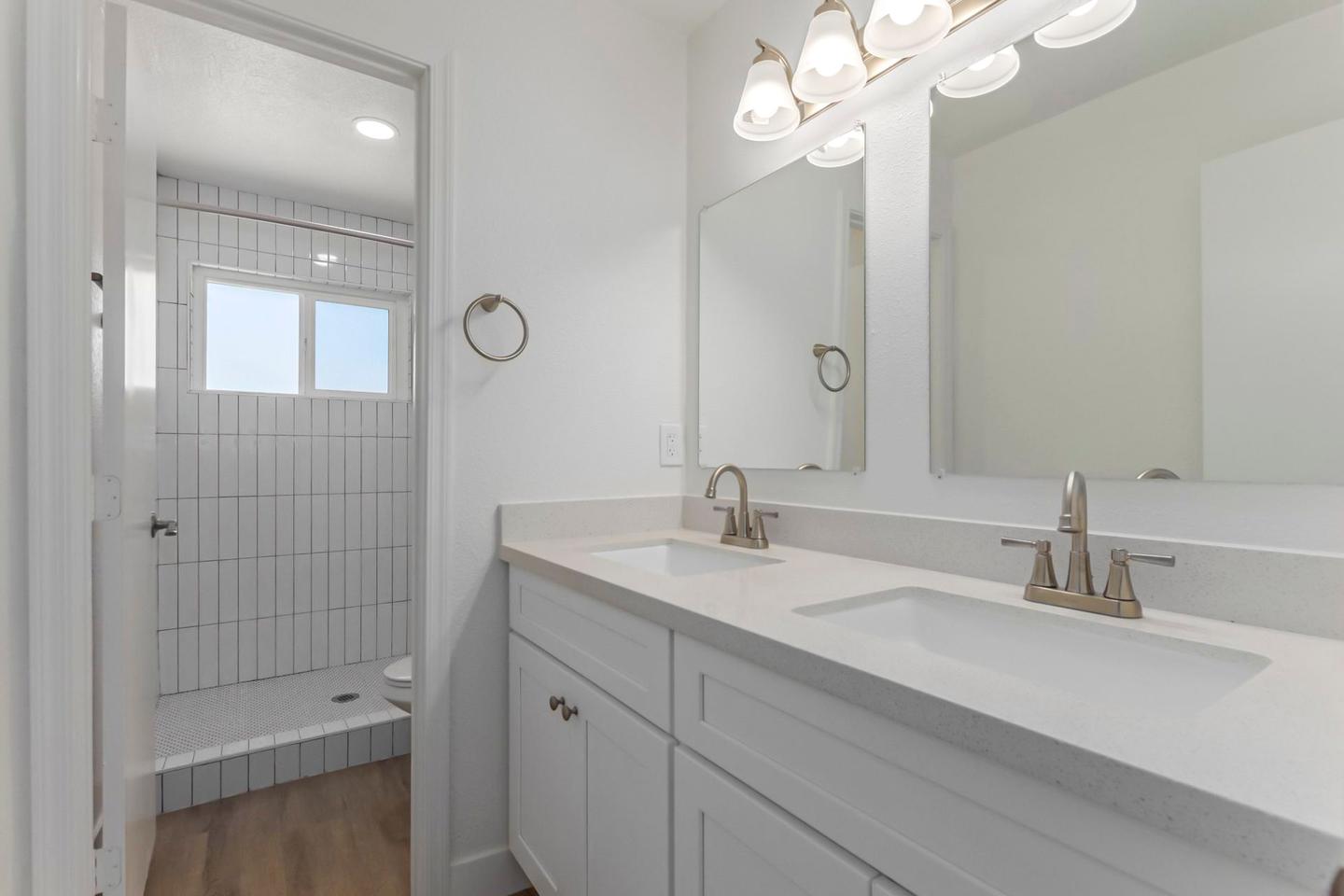 Bathroom(s)