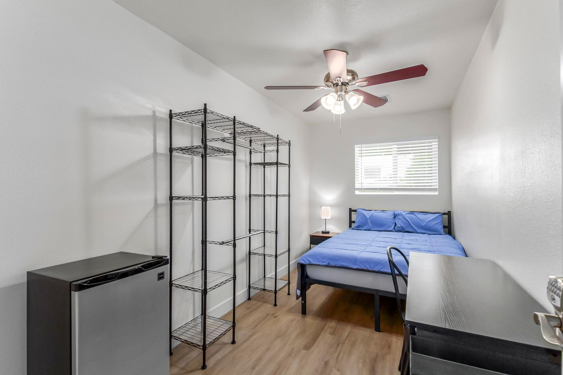 bedroom, detected:ceiling fan, bed, window blind