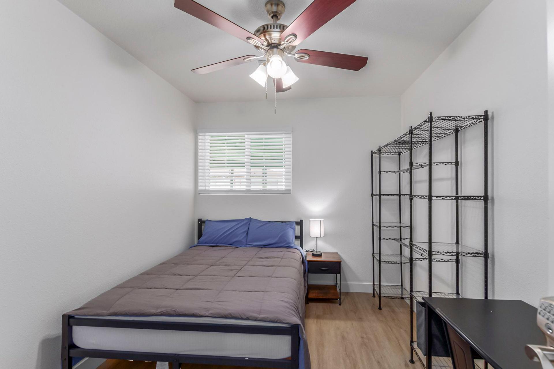 bedroom, detected:ceiling fan, bed, window blind