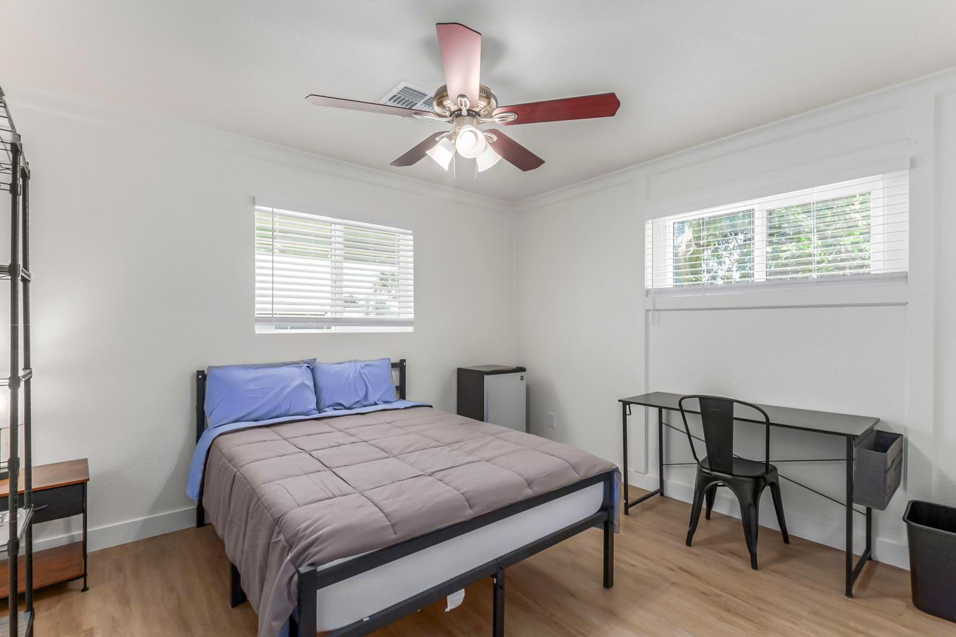 bedroom, detected:ceiling fan, window blind, bed