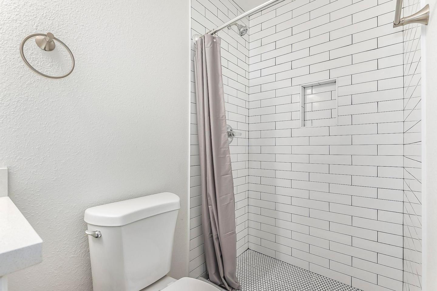 Bathroom(s)