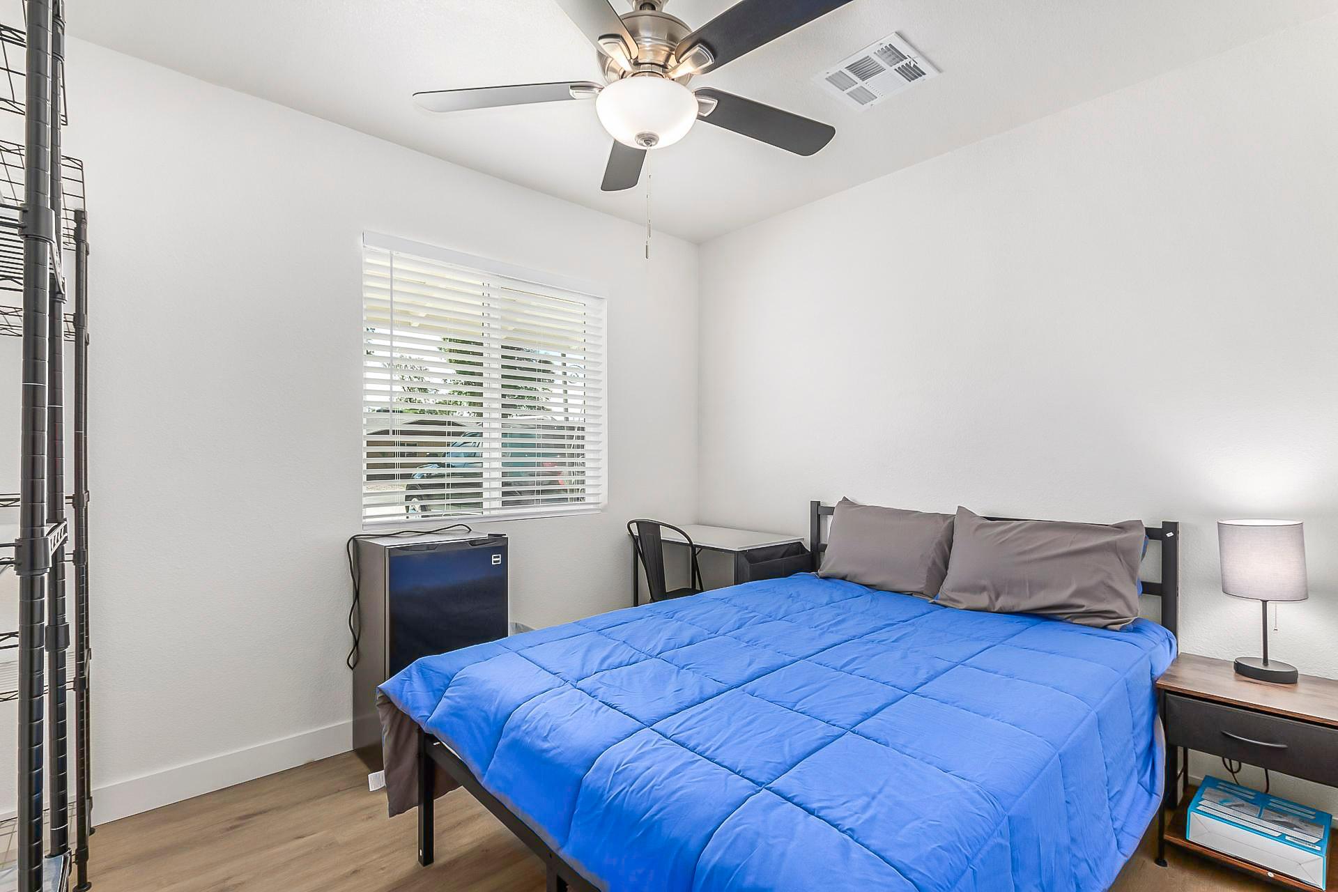 bedroom, detected:ceiling fan, bed, window blind