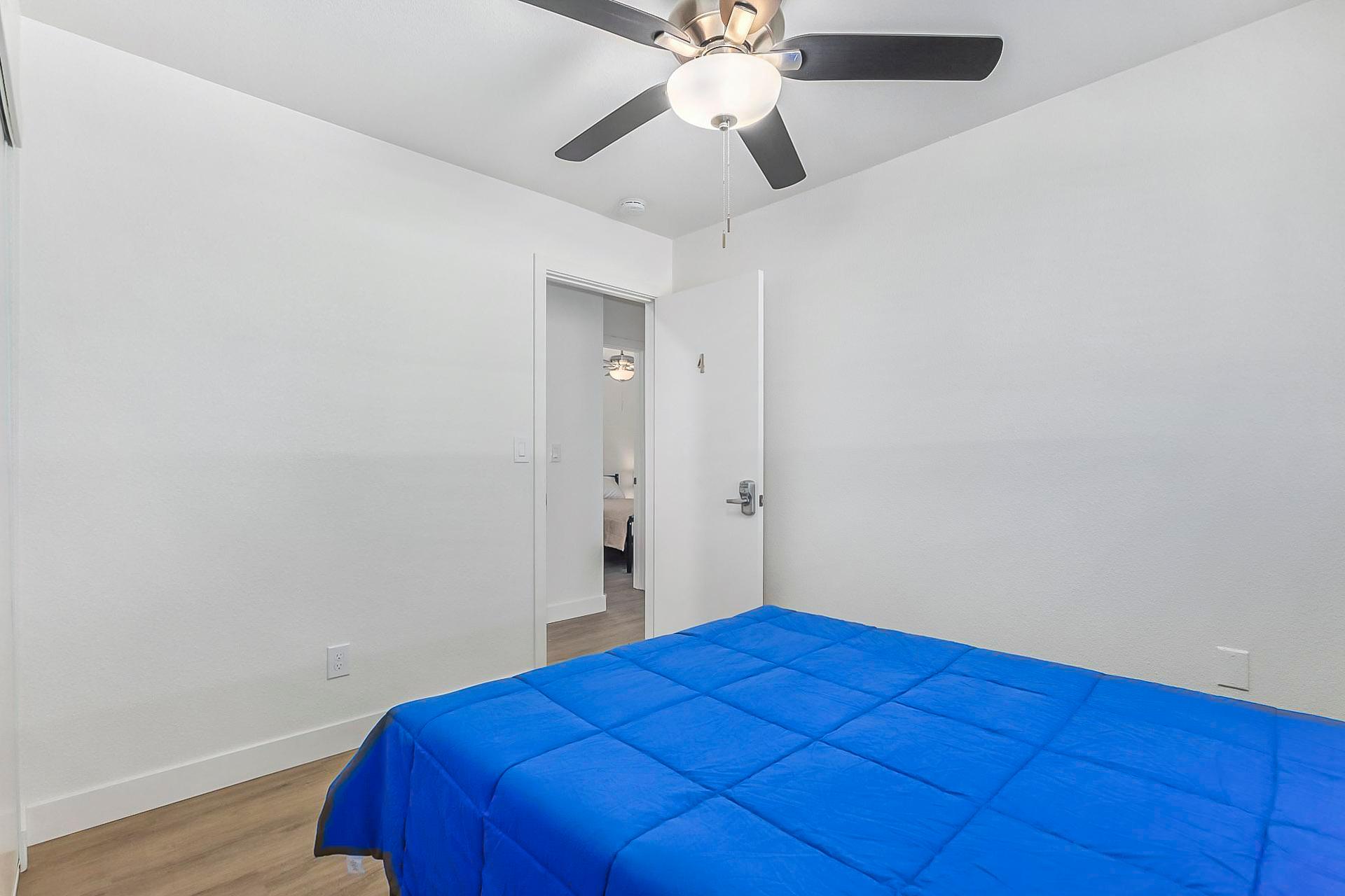 bedroom, detected:ceiling fan, window blind, bed