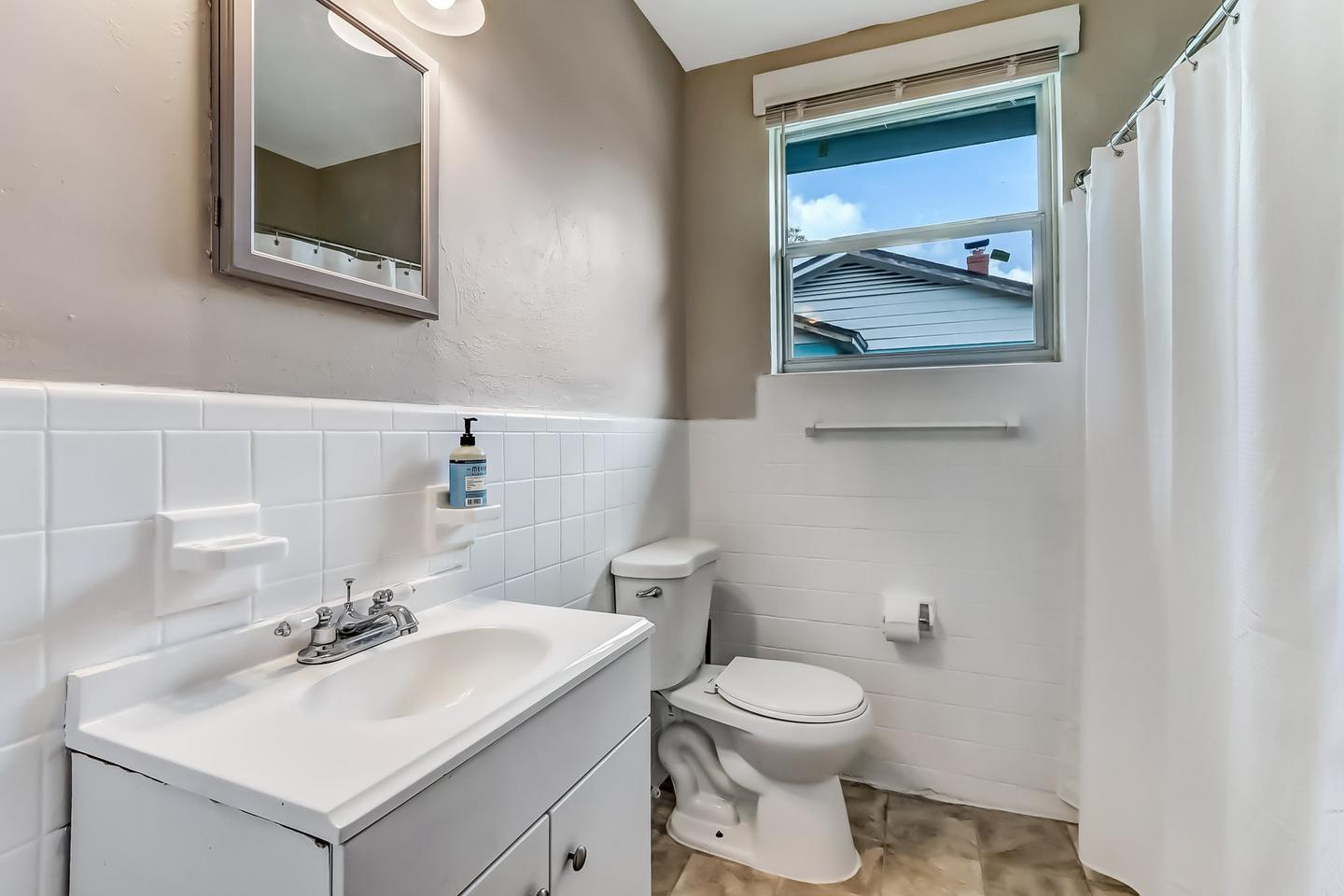 Bathroom(s)