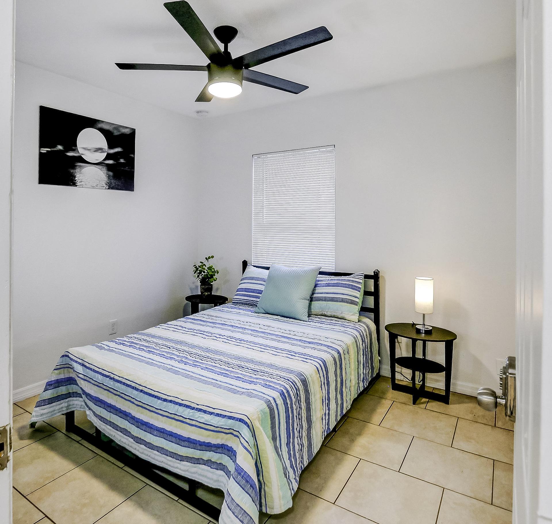bedroom, detected:ceiling fan, window blind, bed