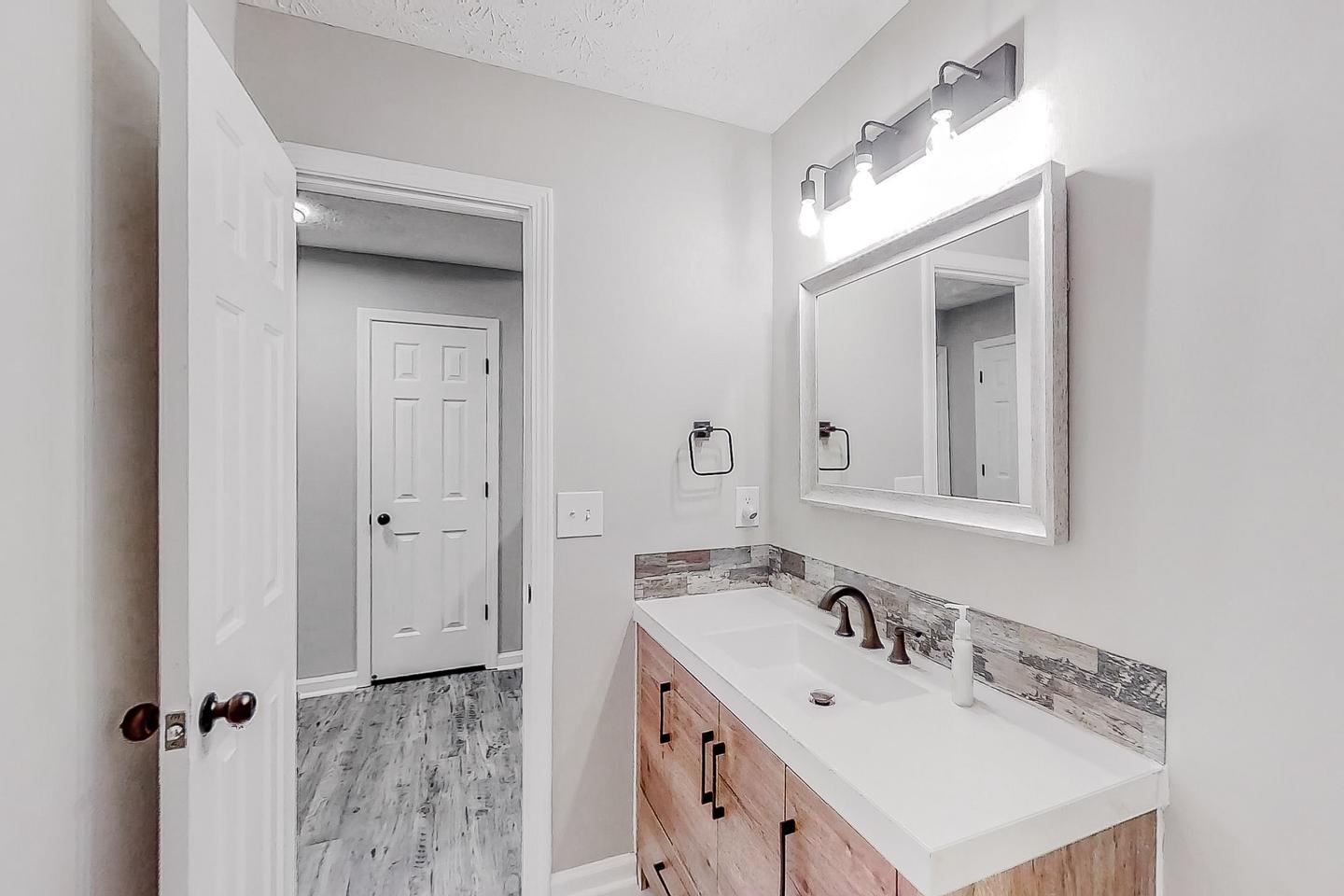 Bathroom(s)