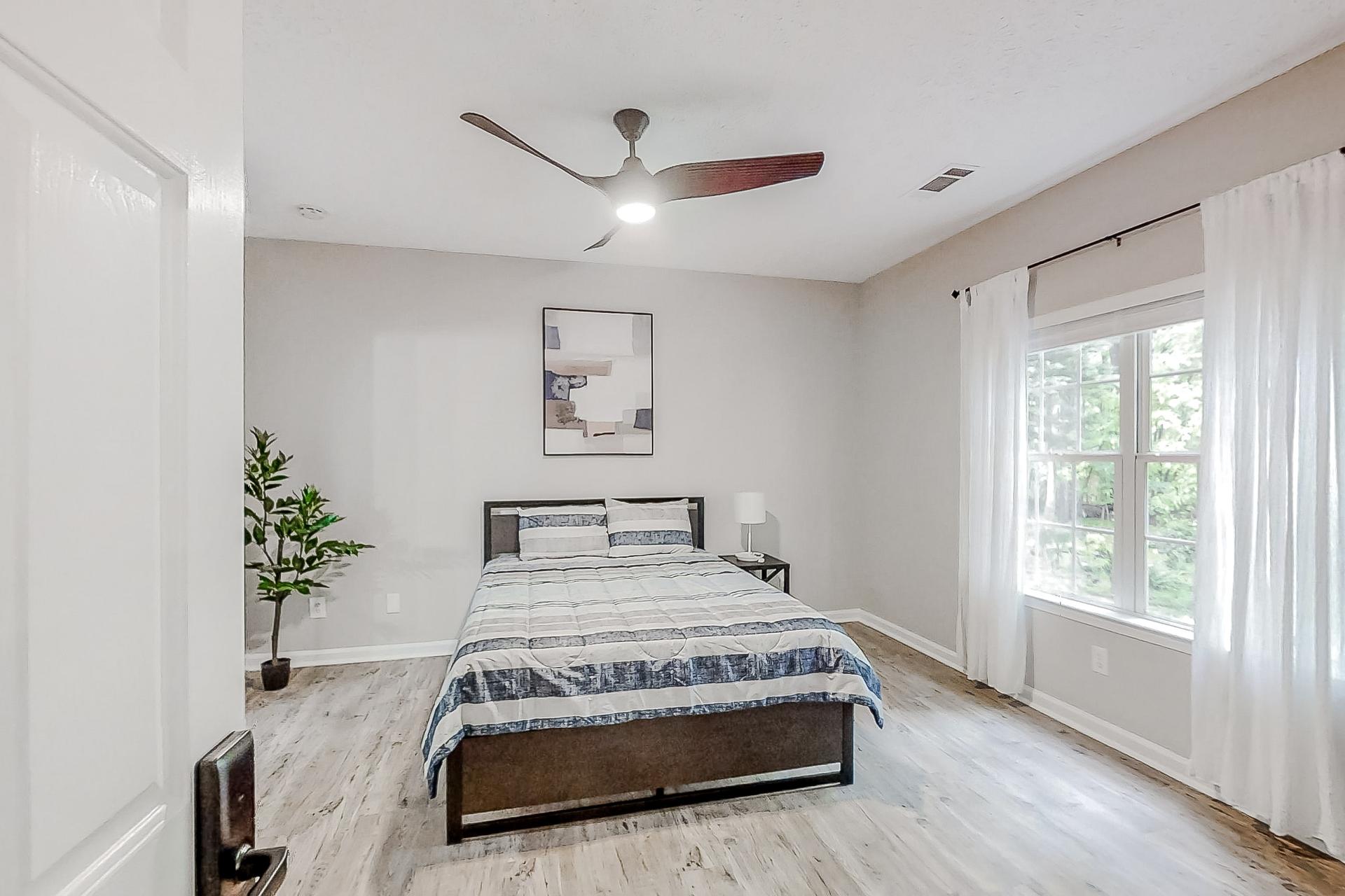 bedroom, detected:ceiling fan, bed, window blind