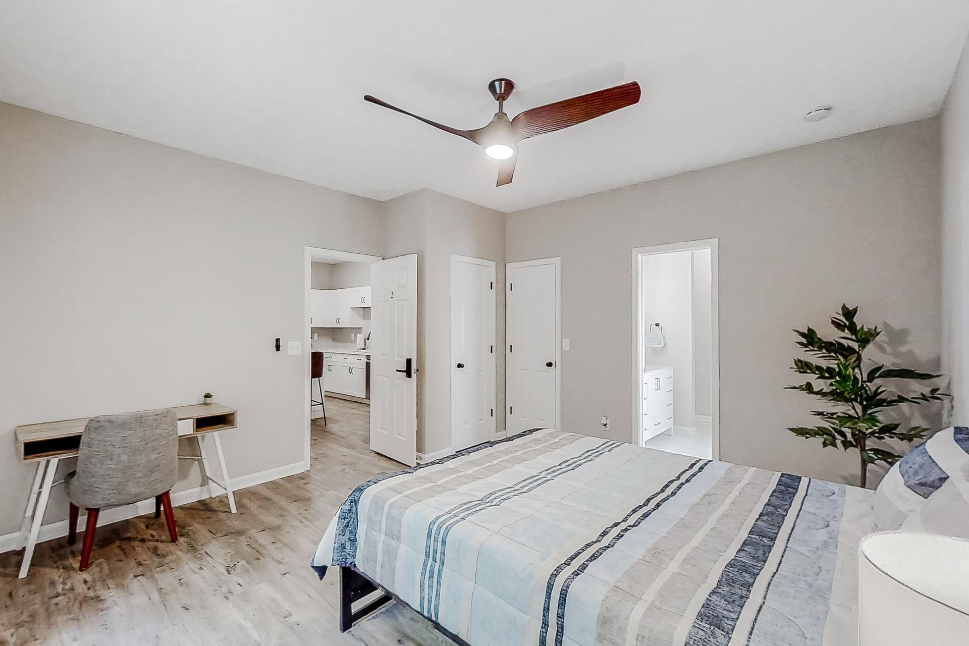 bedroom, detected:ceiling fan, bed