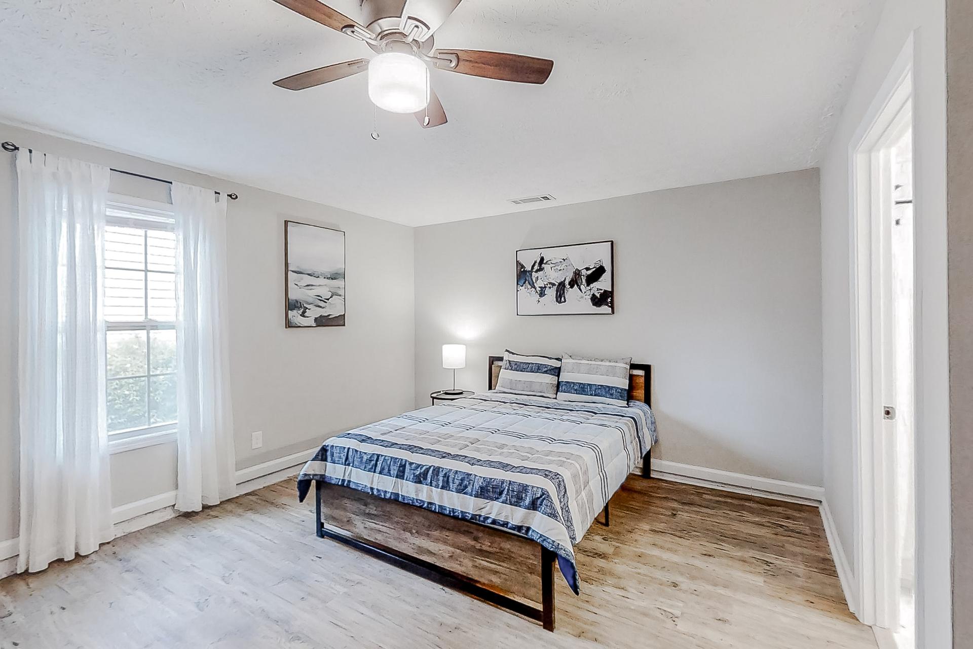 bedroom, detected:ceiling fan, bed, window blind