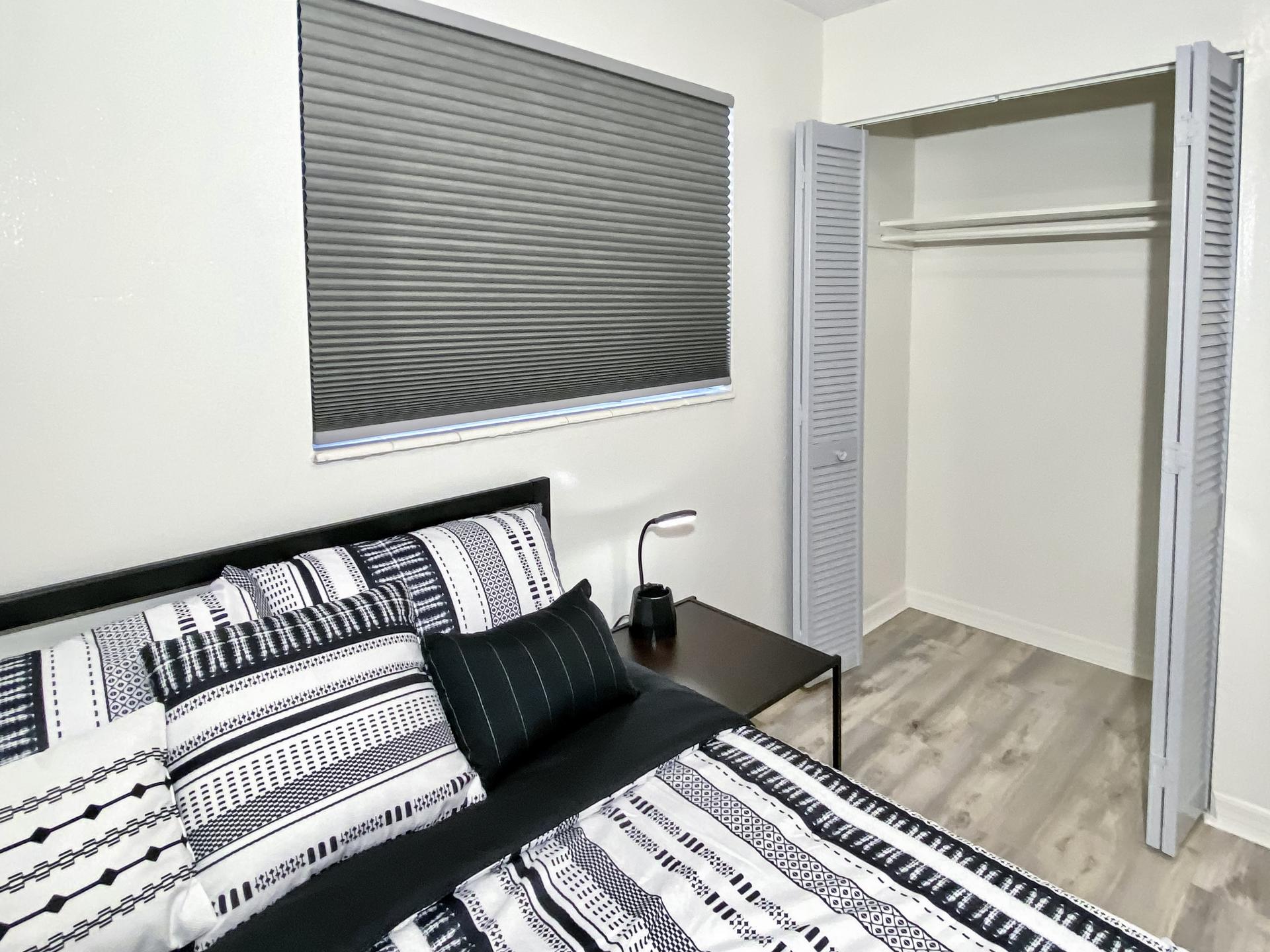 bedroom, detected:window blind, bed