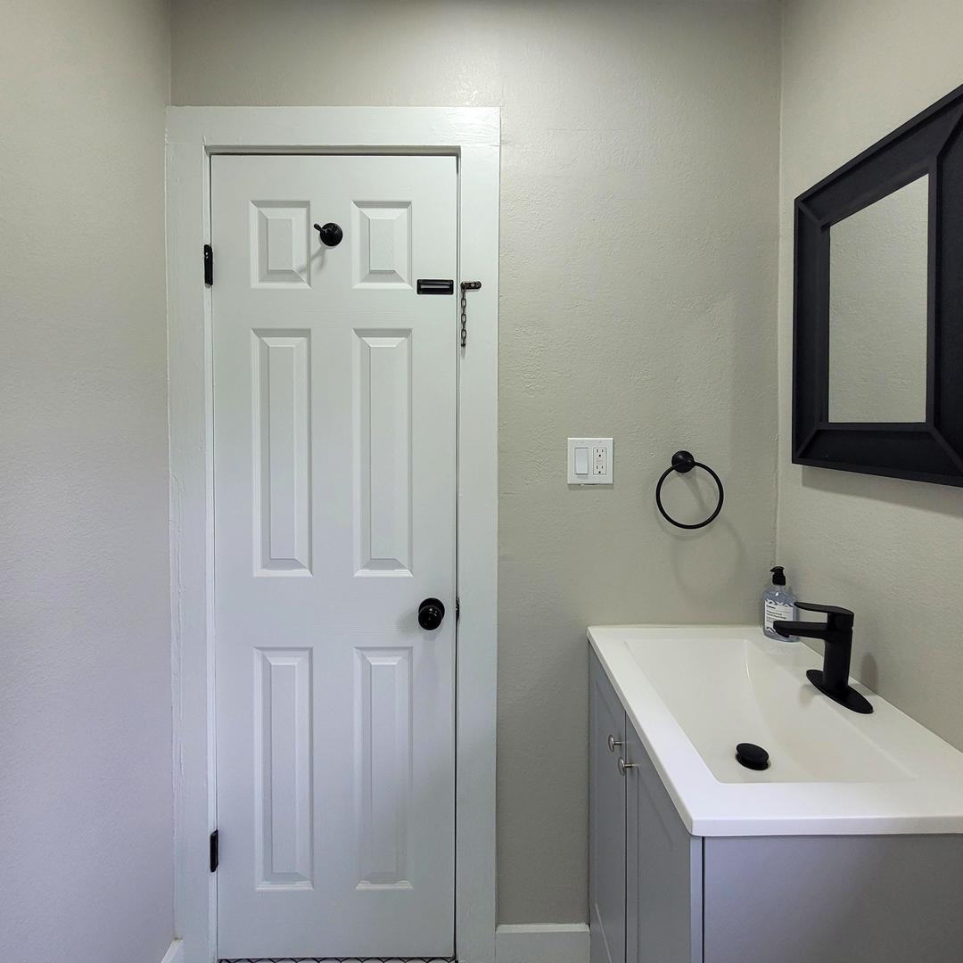 Bathroom(s)