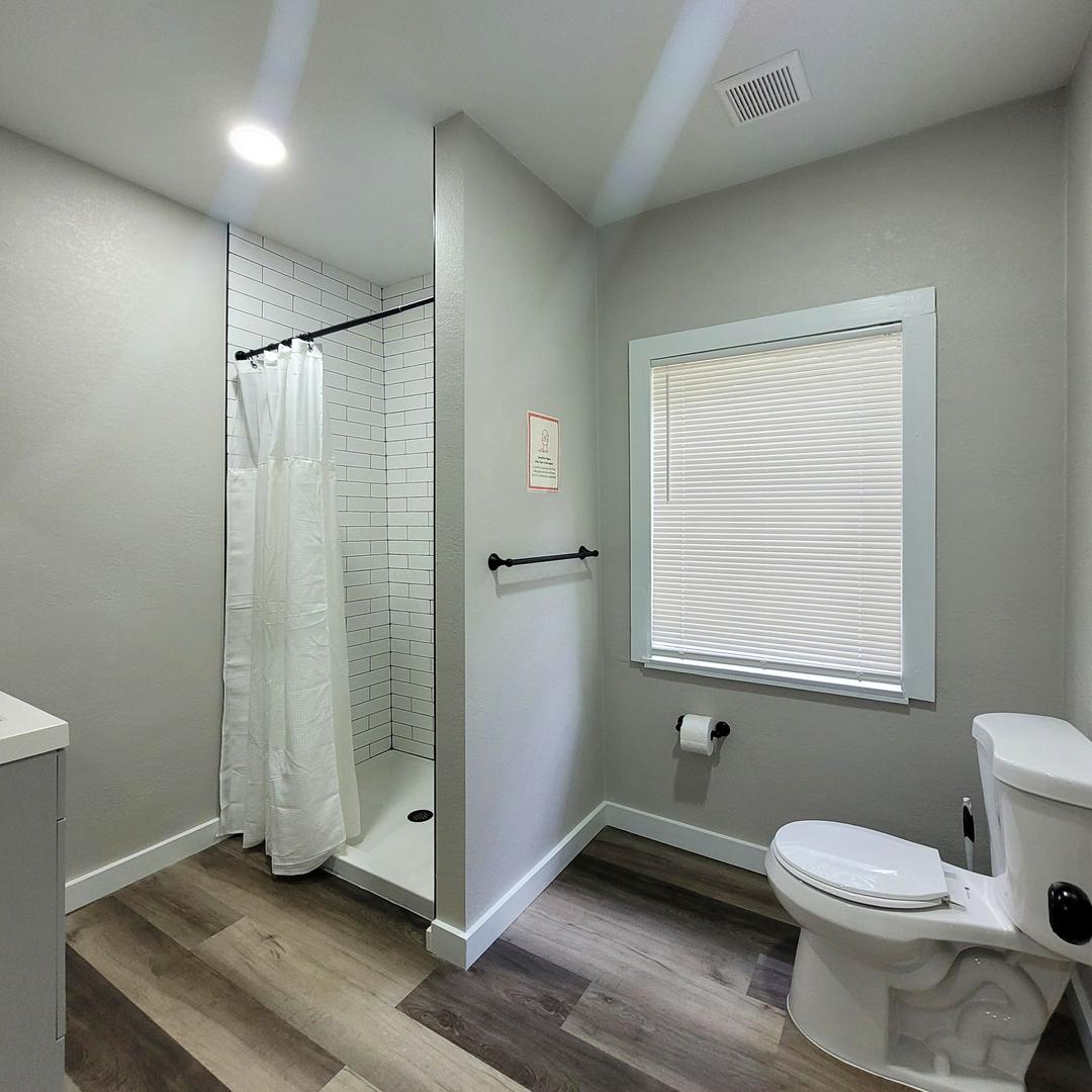 Bathroom(s)