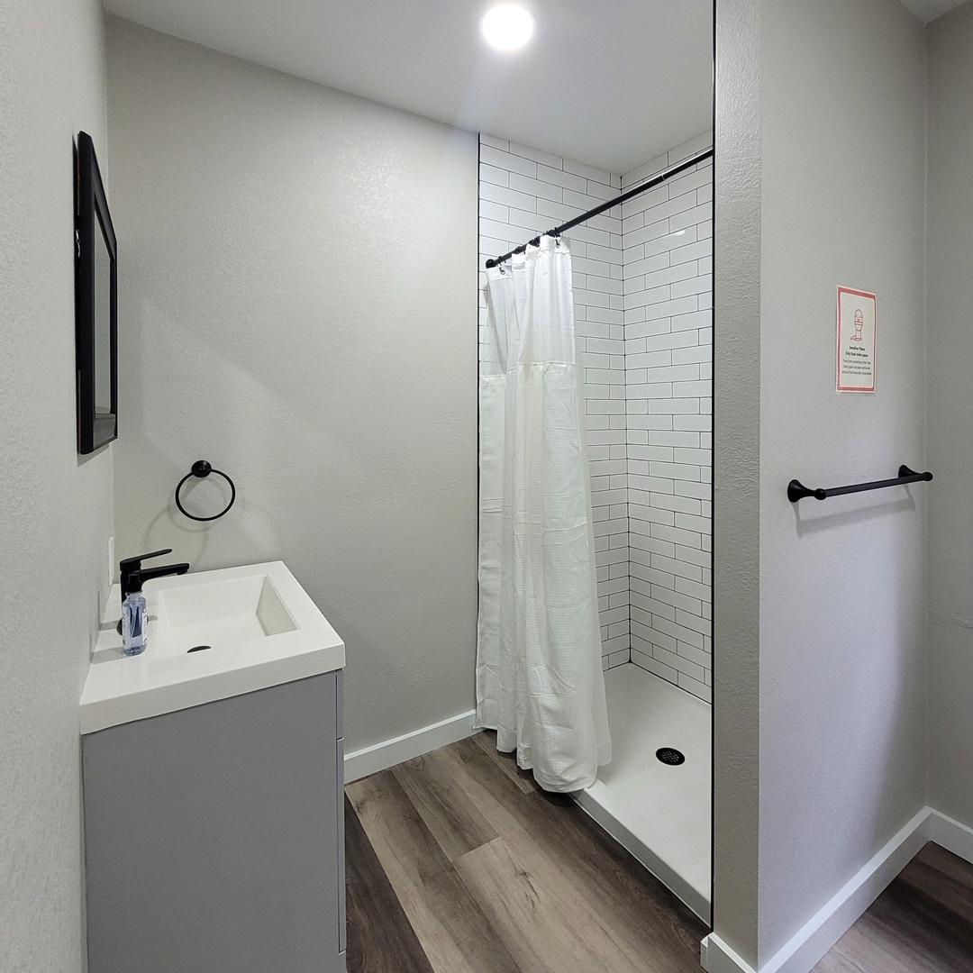 Bathroom(s)