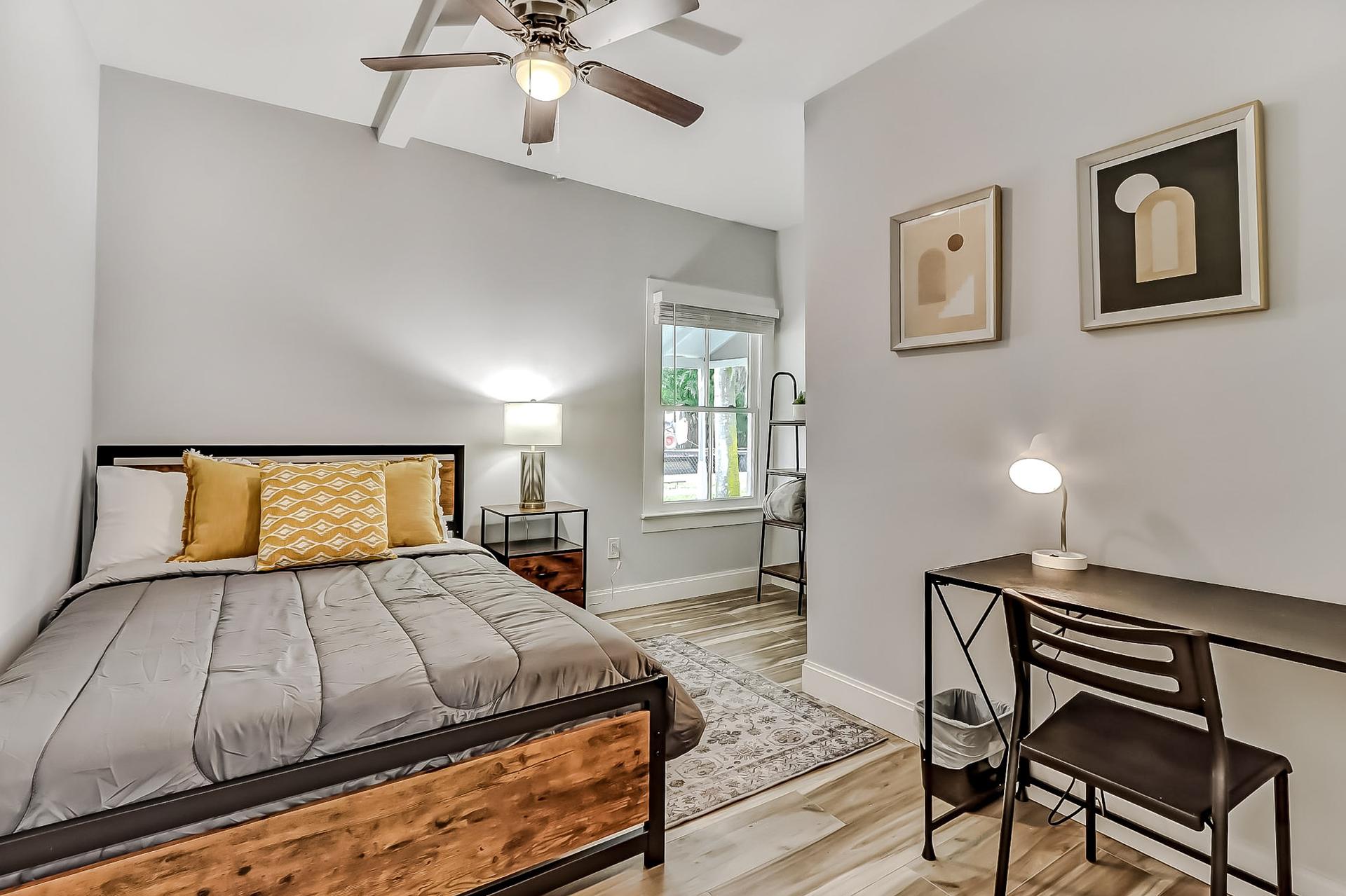 bedroom, detected:ceiling fan, bed