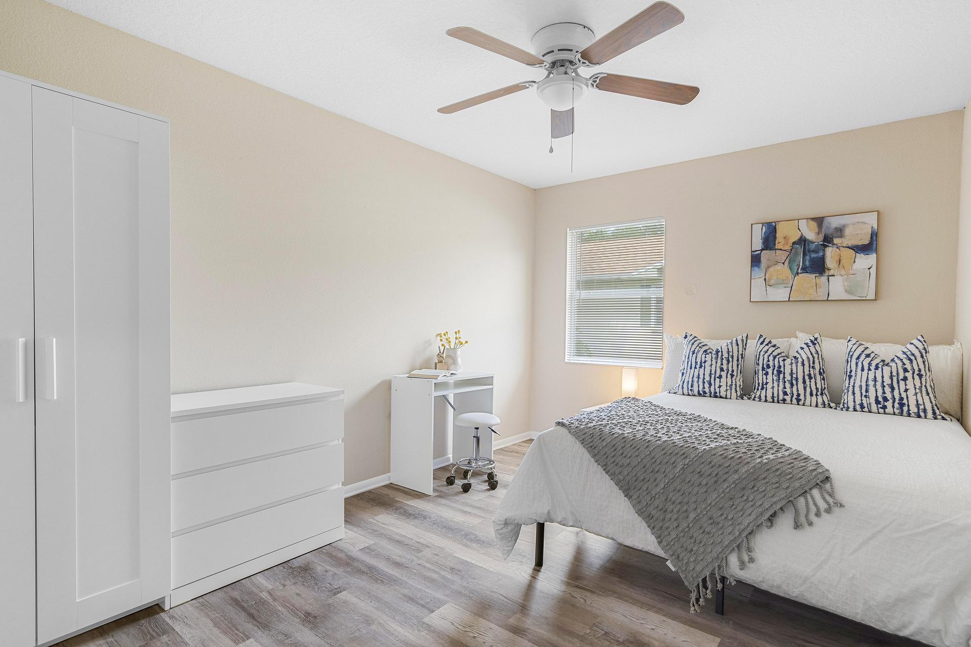 bedroom, detected:ceiling fan, window blind, bed