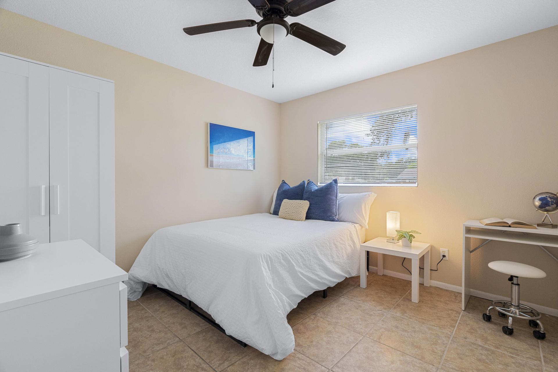 bedroom, detected:ceiling fan, bed, window blind
