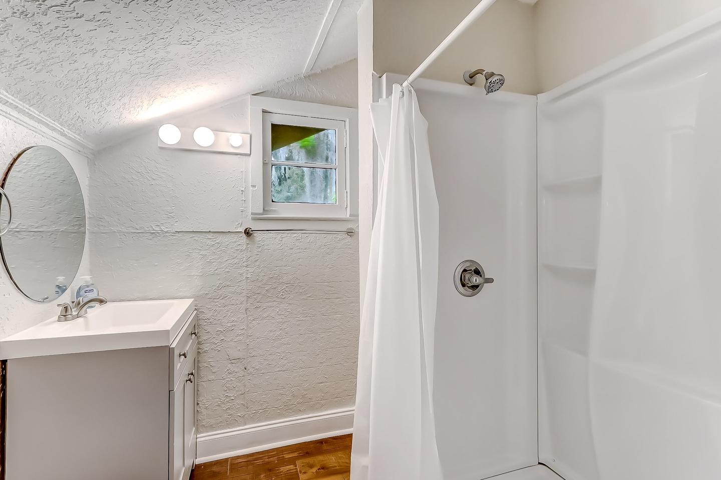 Bathroom(s)