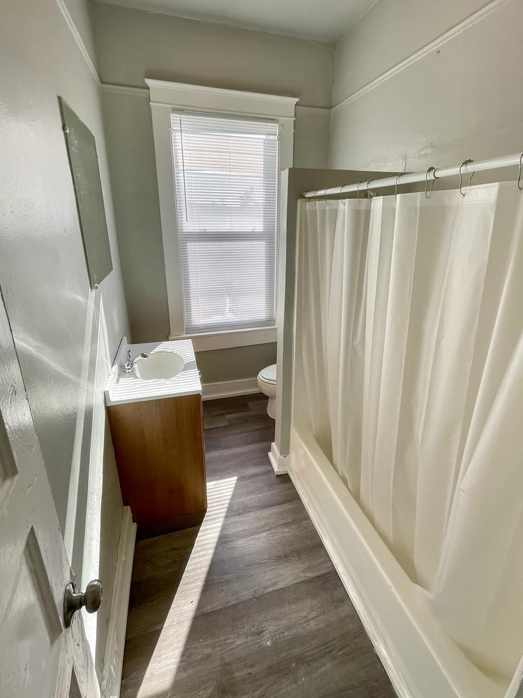 Bathroom(s)