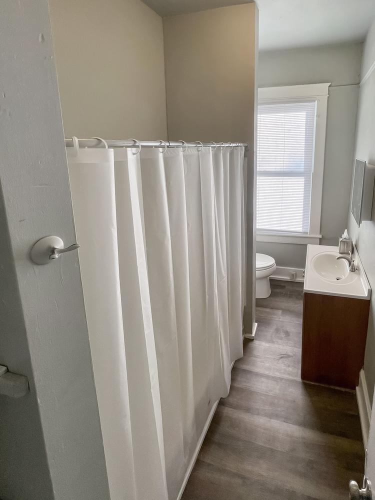 Bathroom(s)