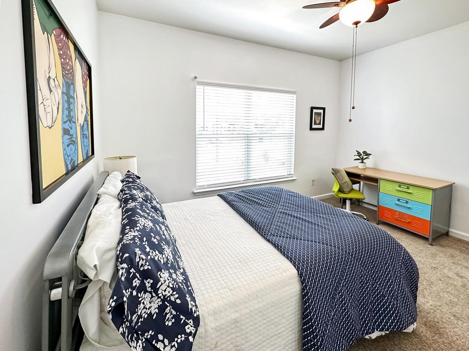 bedroom, detected:ceiling fan, bed, window blind