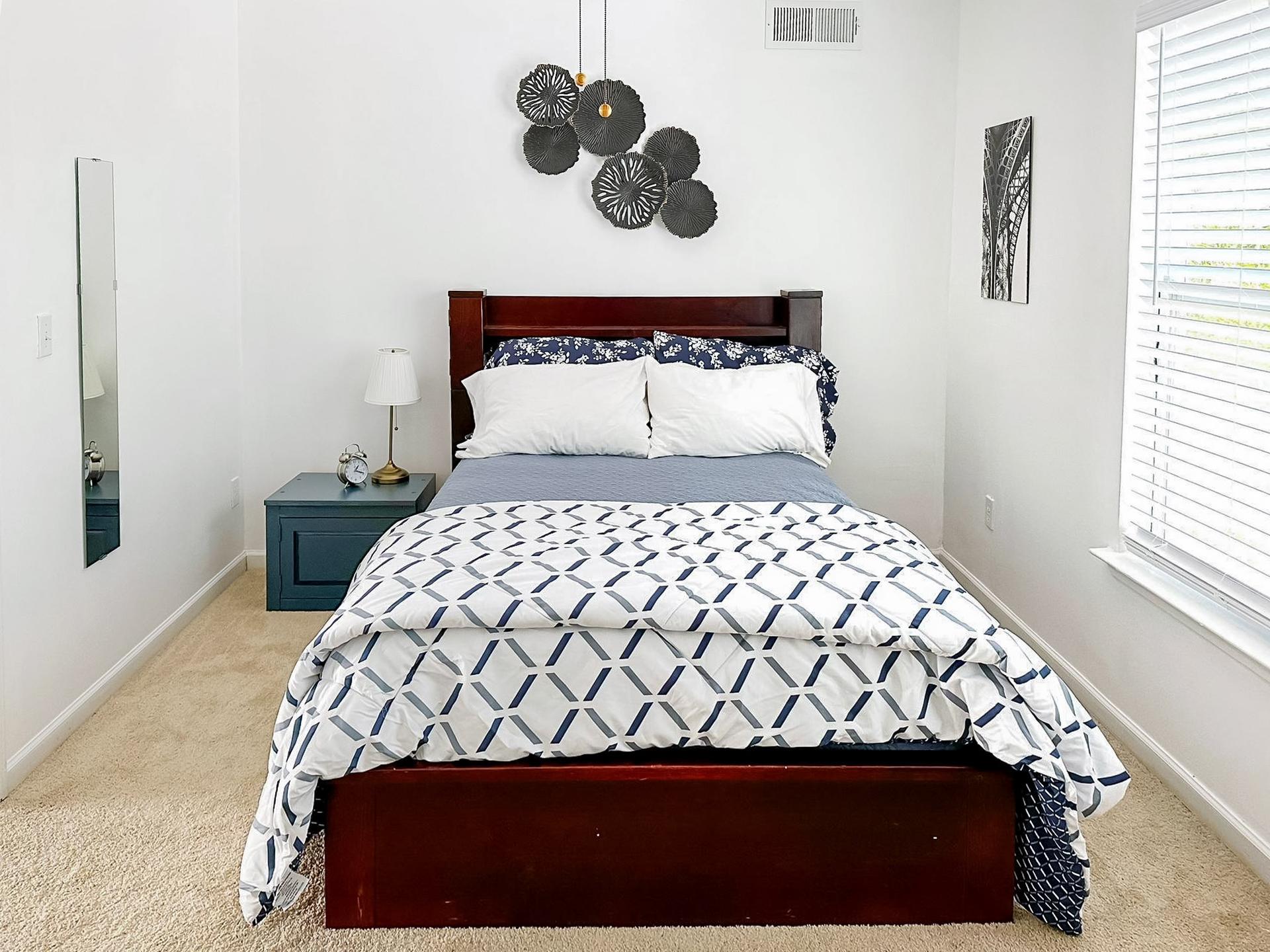 bedroom, detected:window blind, bed