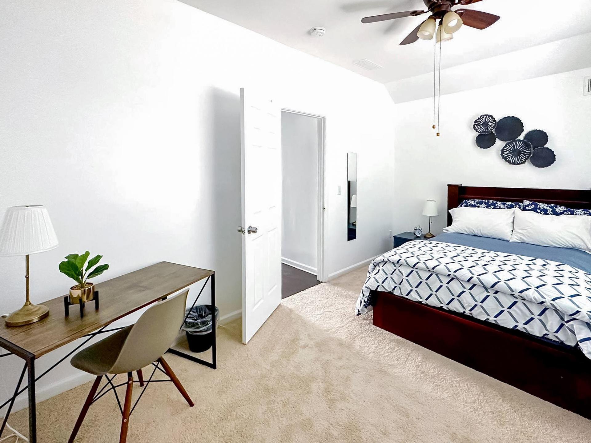 bedroom, detected:ceiling fan, bed, window blind