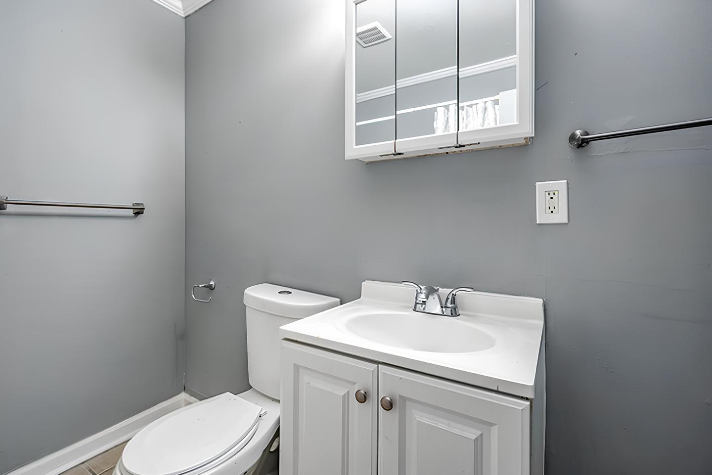 Bathroom(s)