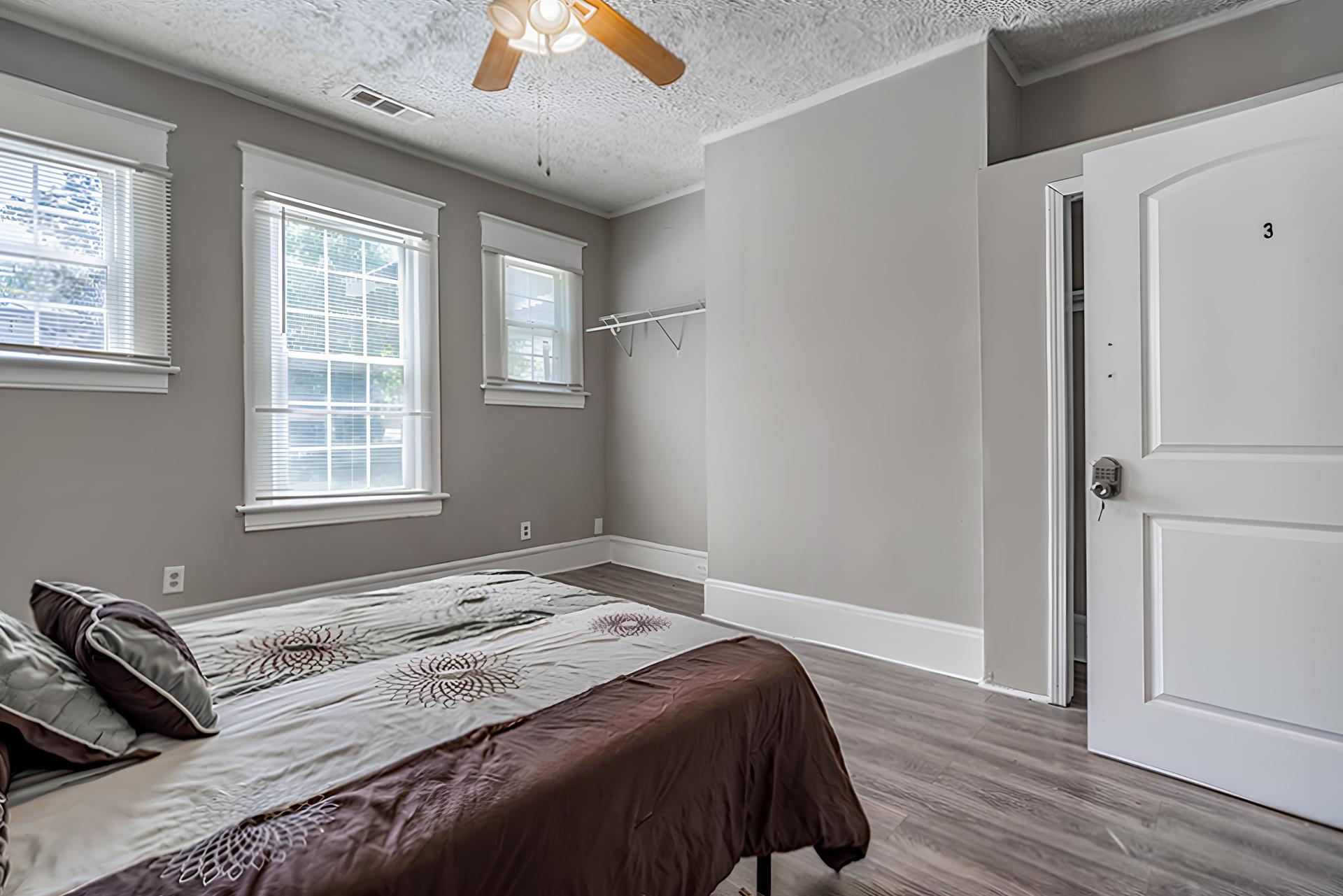 bedroom, detected:ceiling fan, bed, window blind