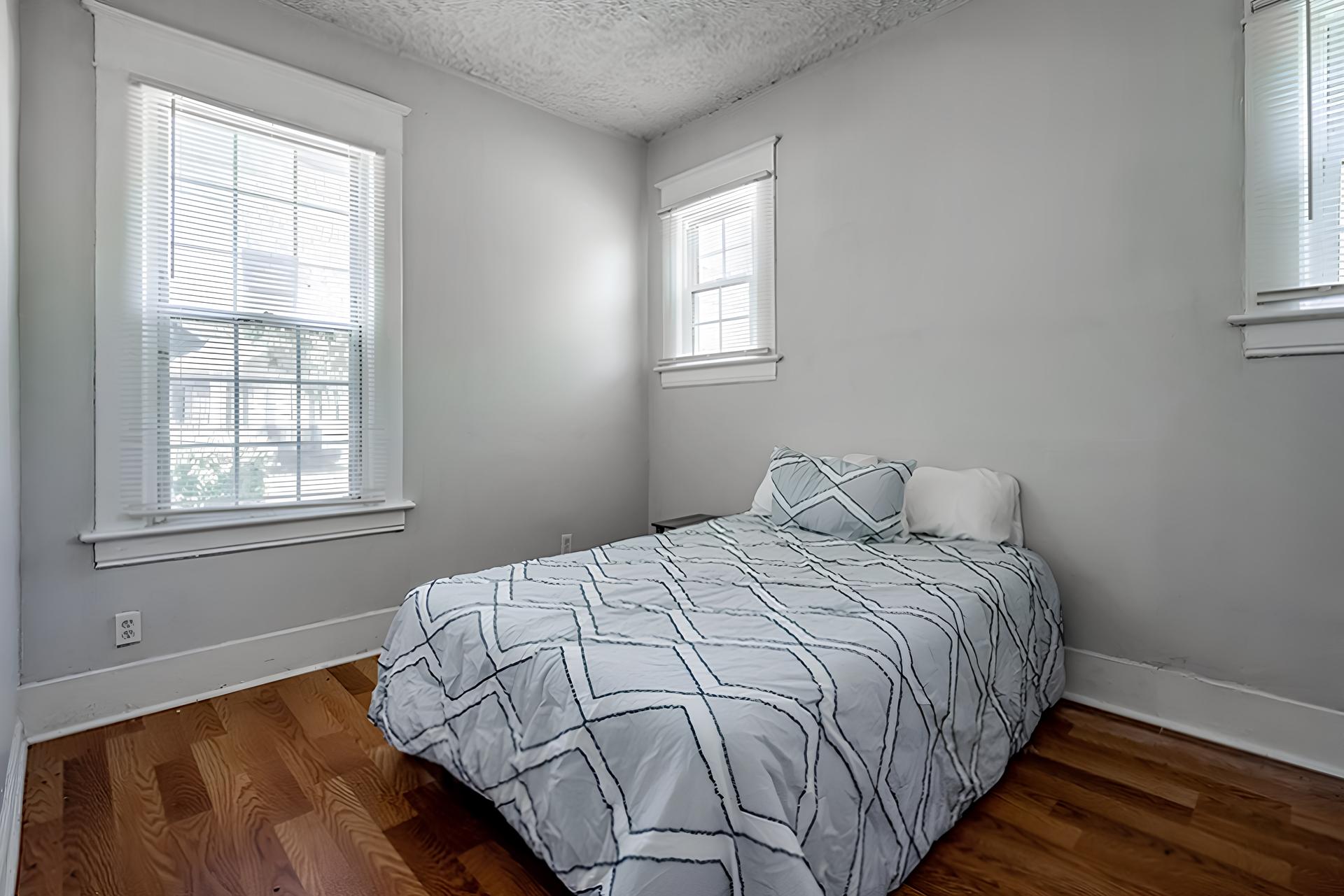 bedroom, detected:window blind, bed
