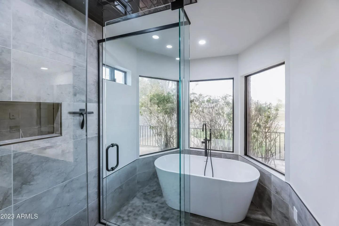 Bathroom(s)