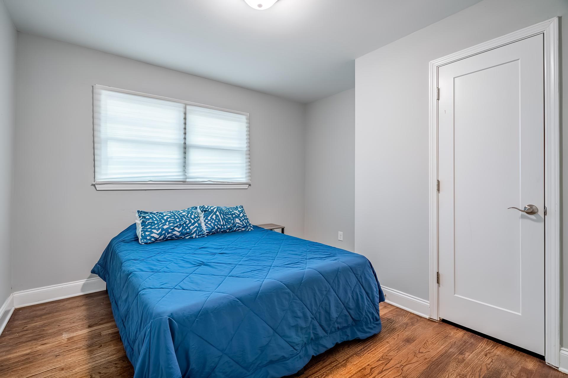 bedroom, detected:window blind, bed