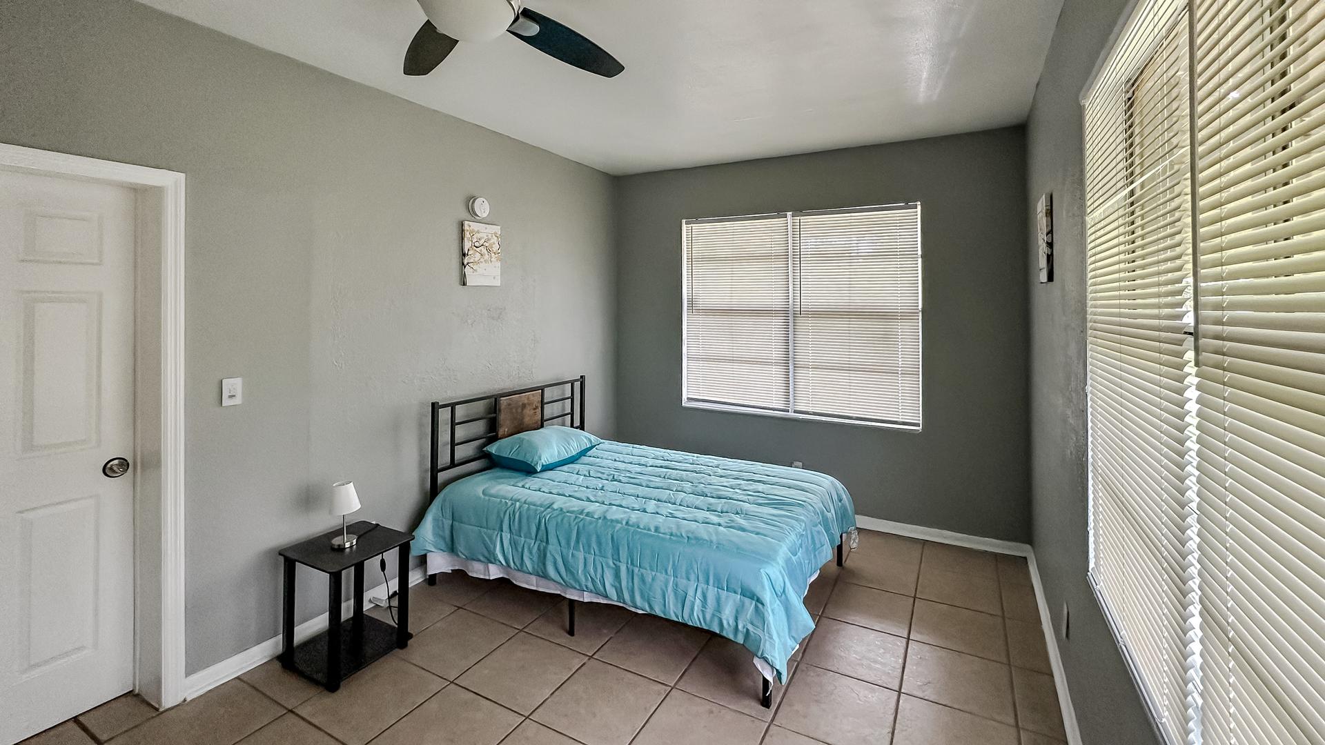 bedroom, detected:ceiling fan, window blind, bed