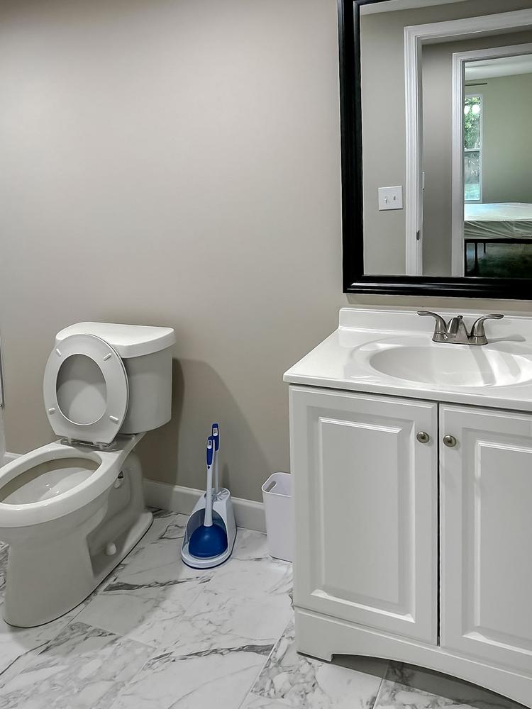 Bathroom(s)