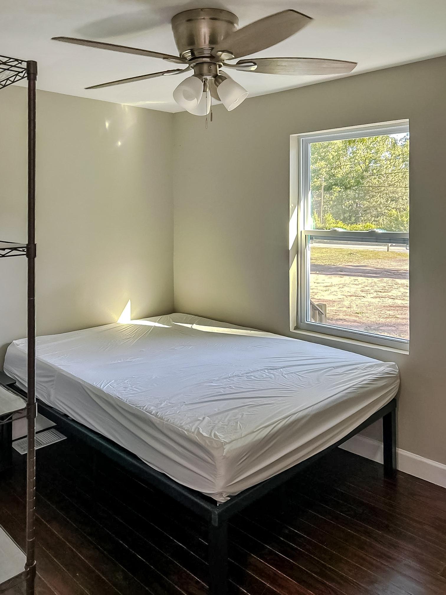 bedroom, detected:ceiling fan, bed, window blind
